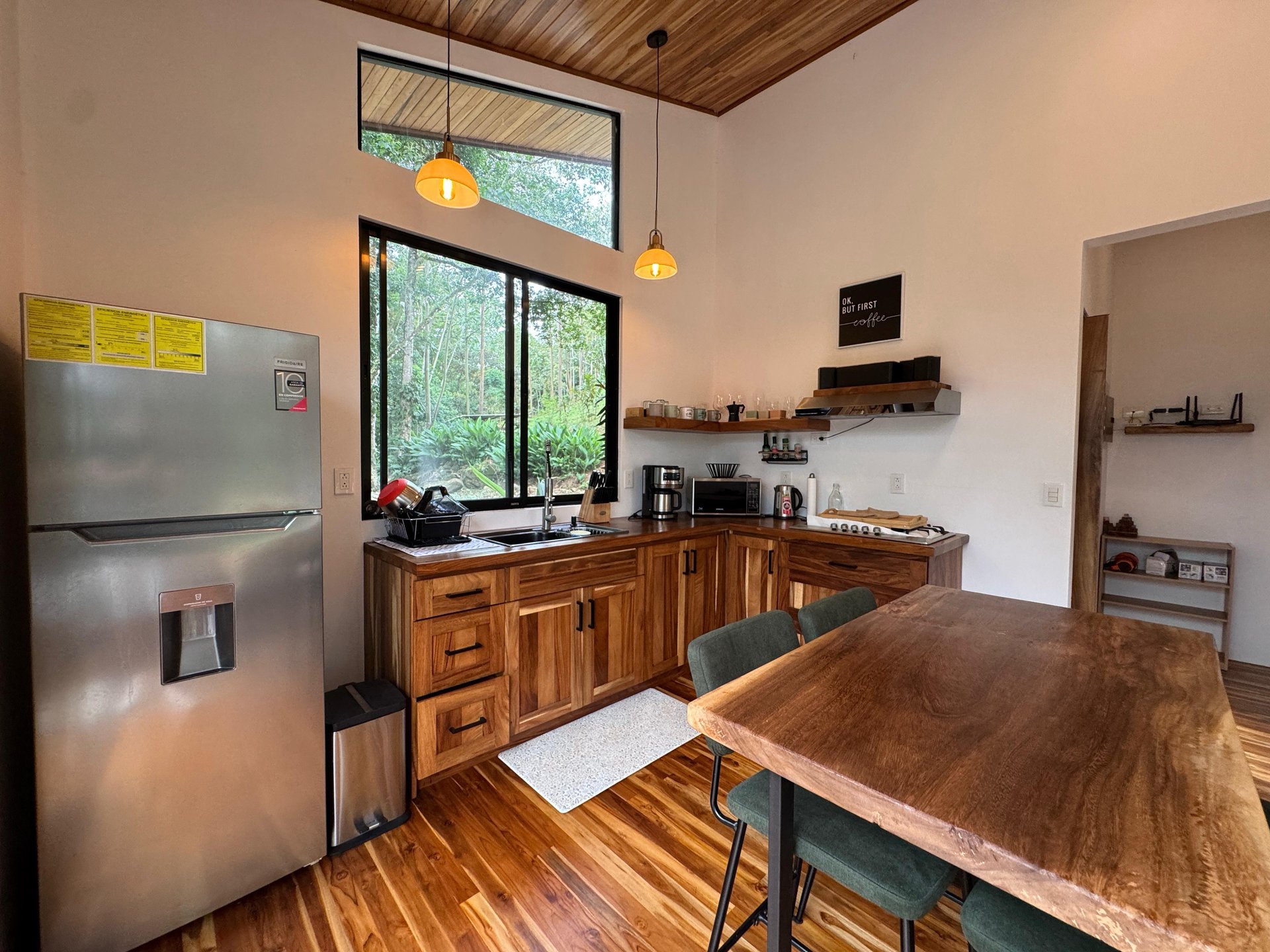Costa Rica Mountain Retreat – 1.8 ha with Luxury Cabin, Private Lake & Riverfront