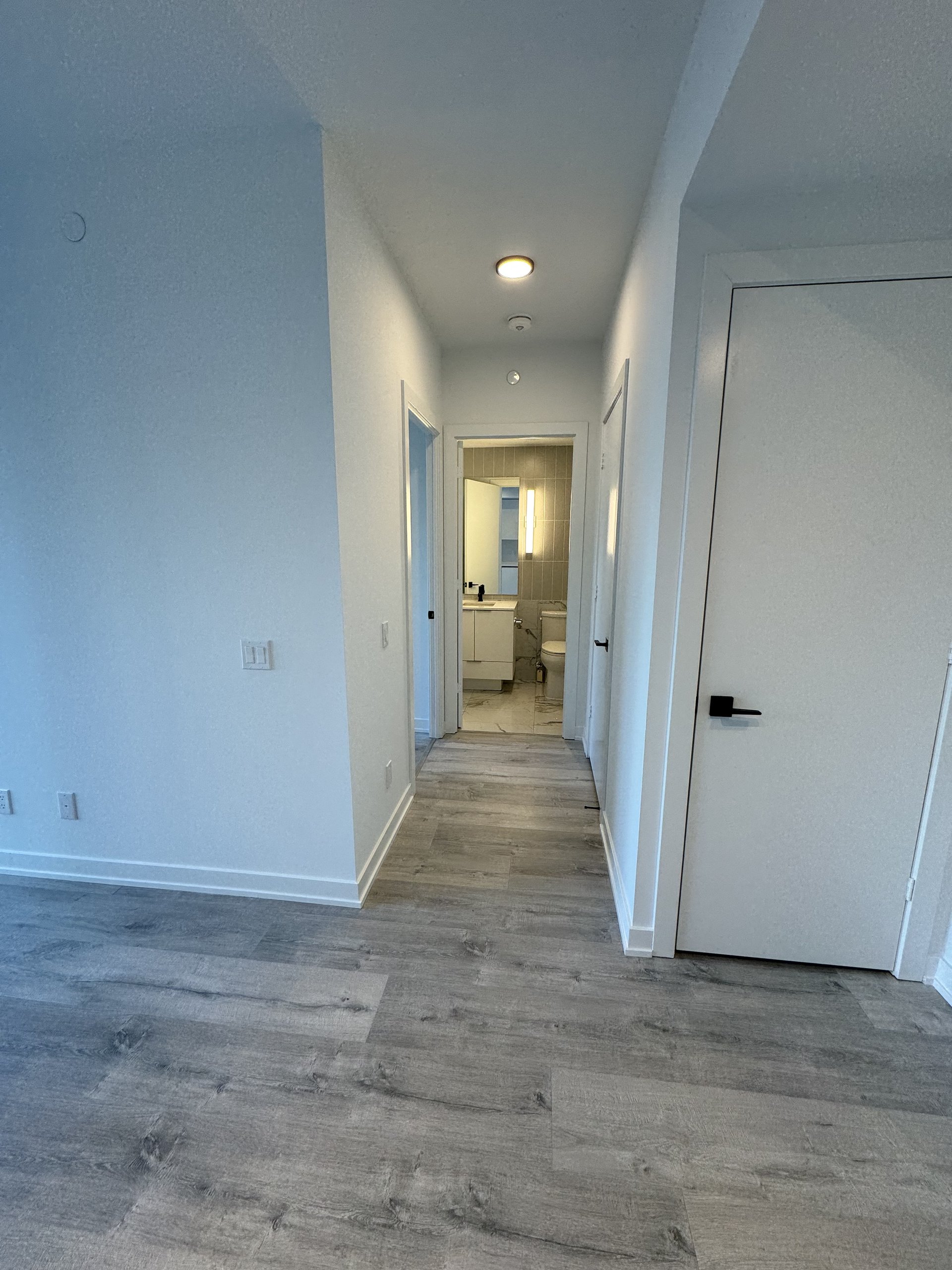 327 King St W Unit: 2008