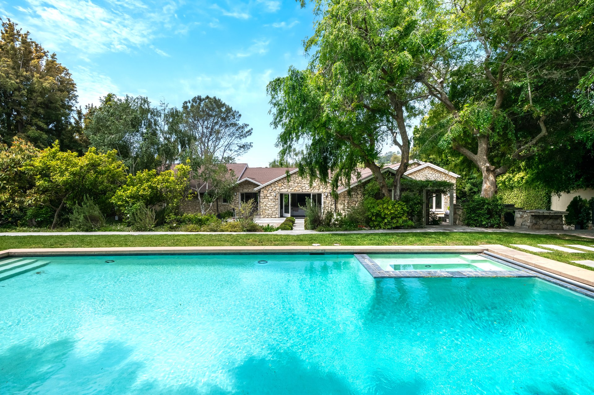 422 Parkwood Dr