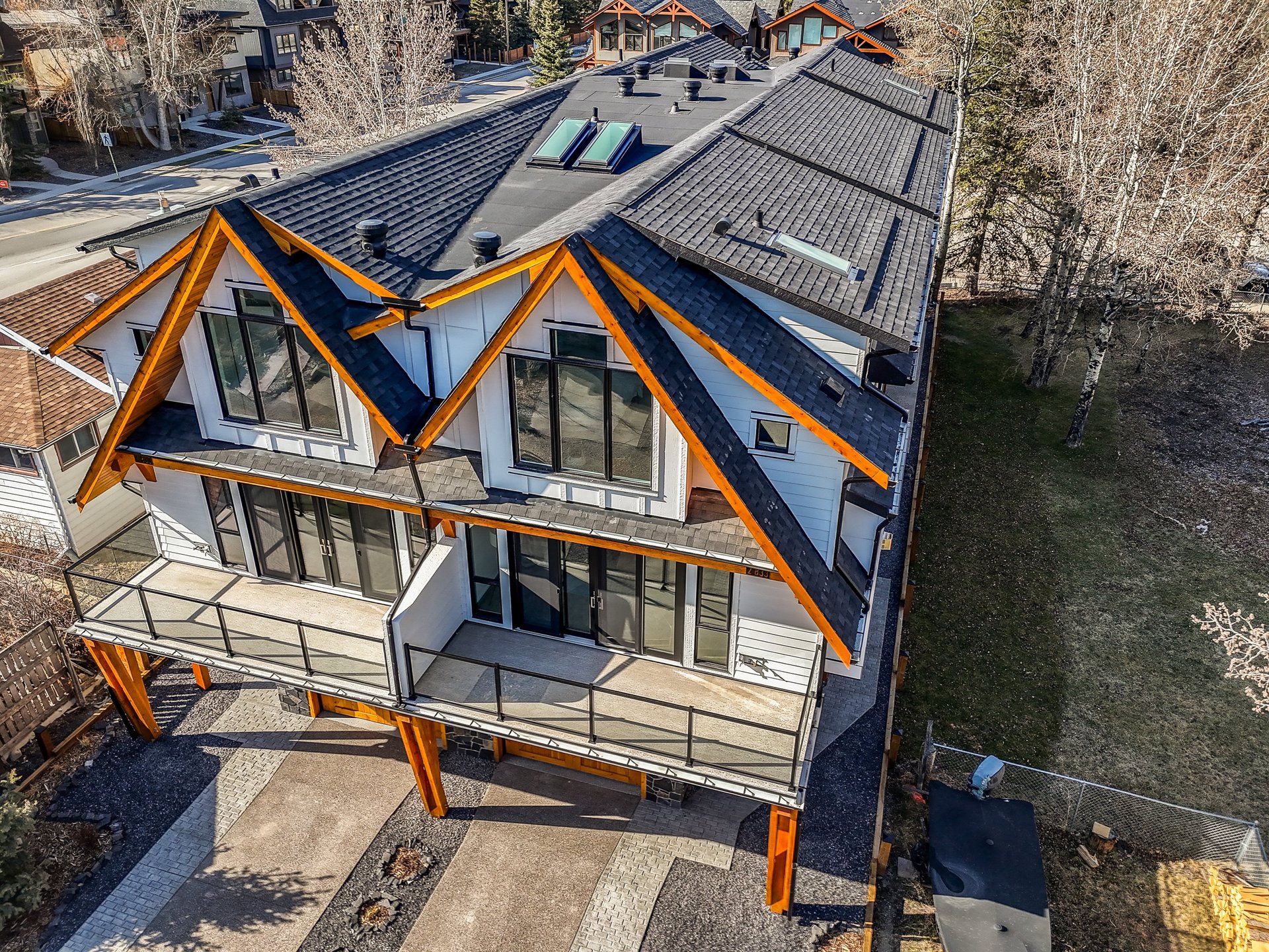 2(SE) - 833 6th Street