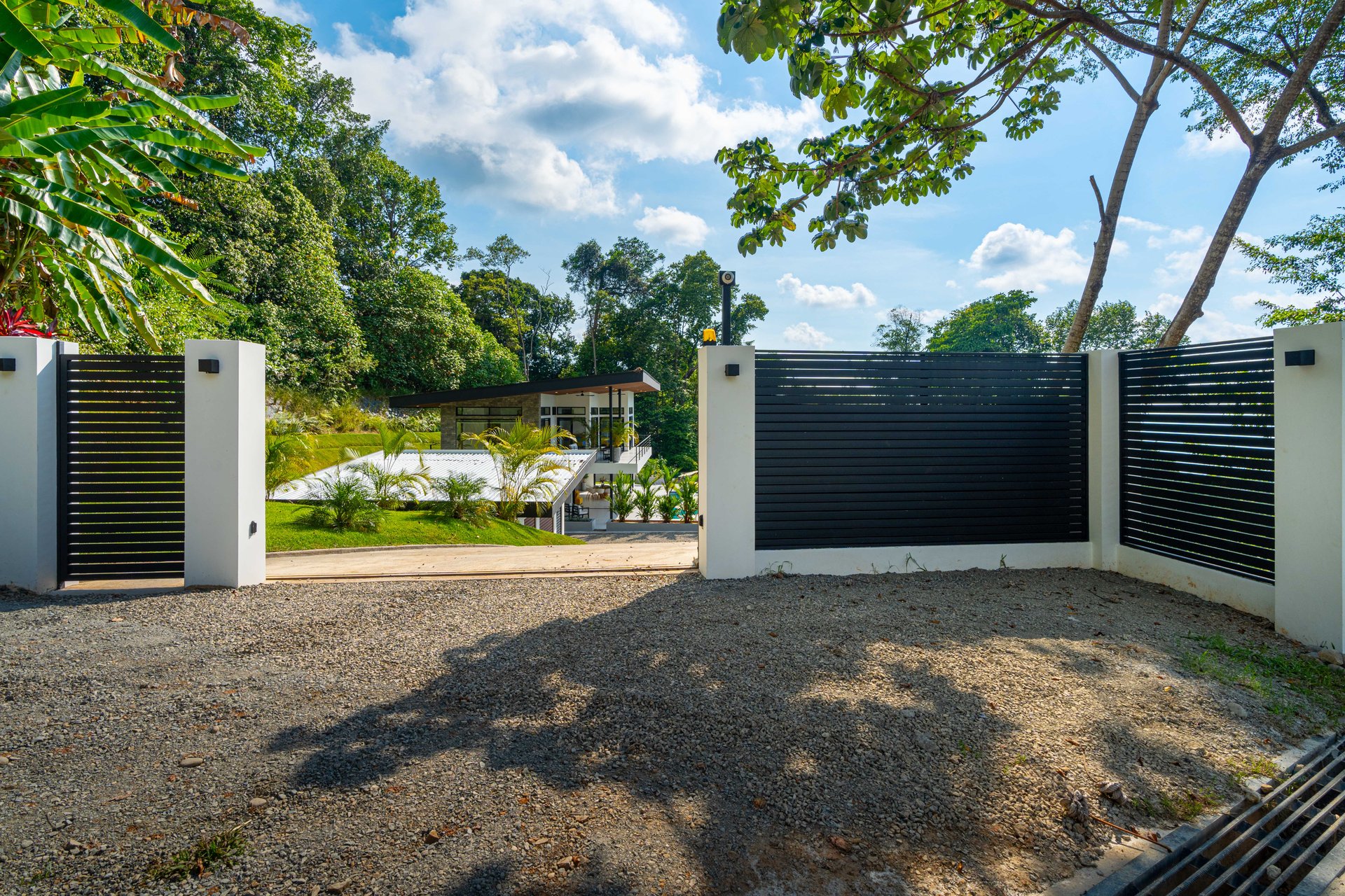 Luxury 4-Bed Home with Ocean & Jungle Views in Ojochal