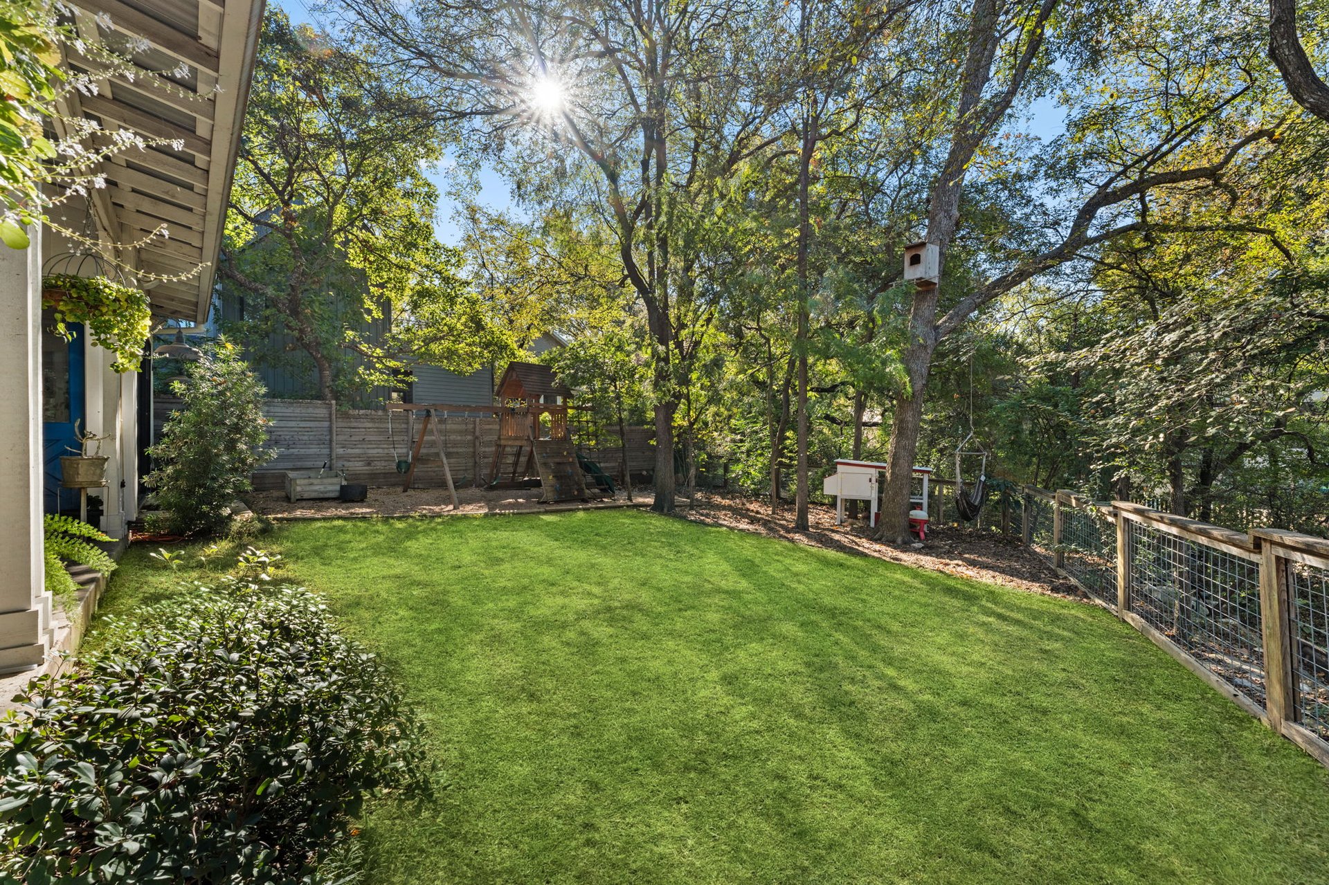 703 E Live Oak ST