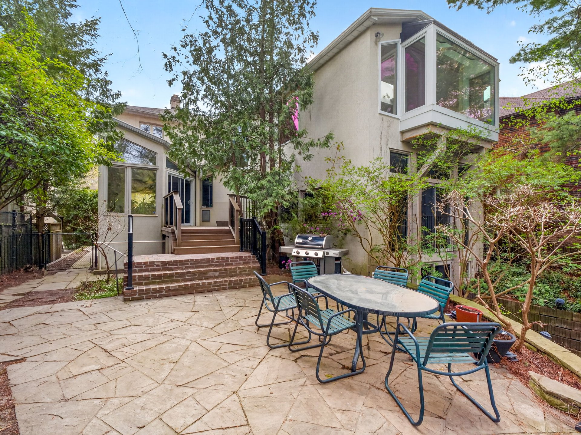 SOLD: Luxurious Country Living In The City