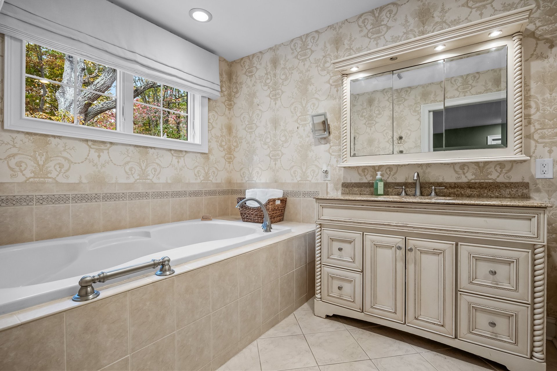2A Laurel Dr