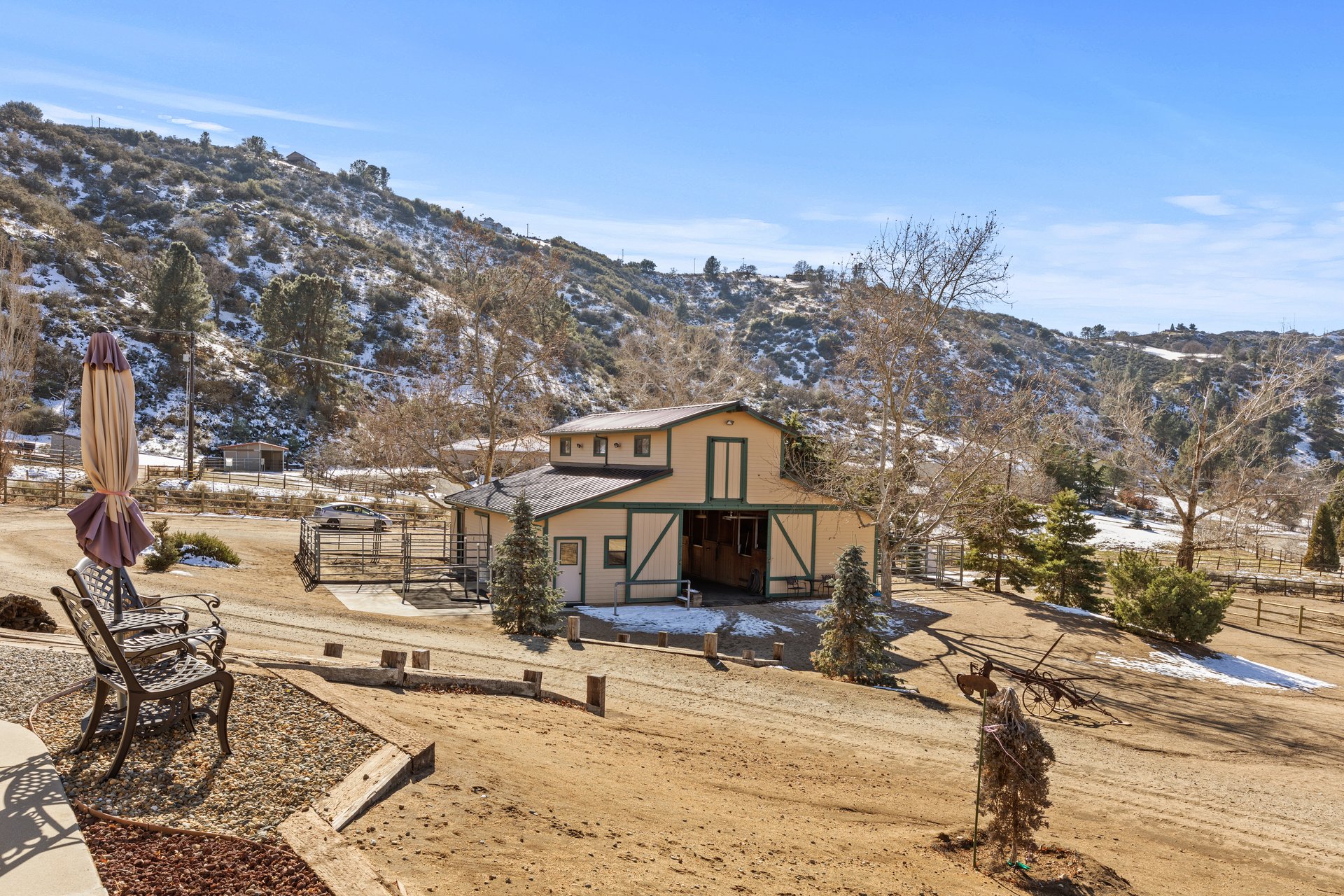 Equestrian Estate in Bear Valley Springs: 25820 Skyline Drive