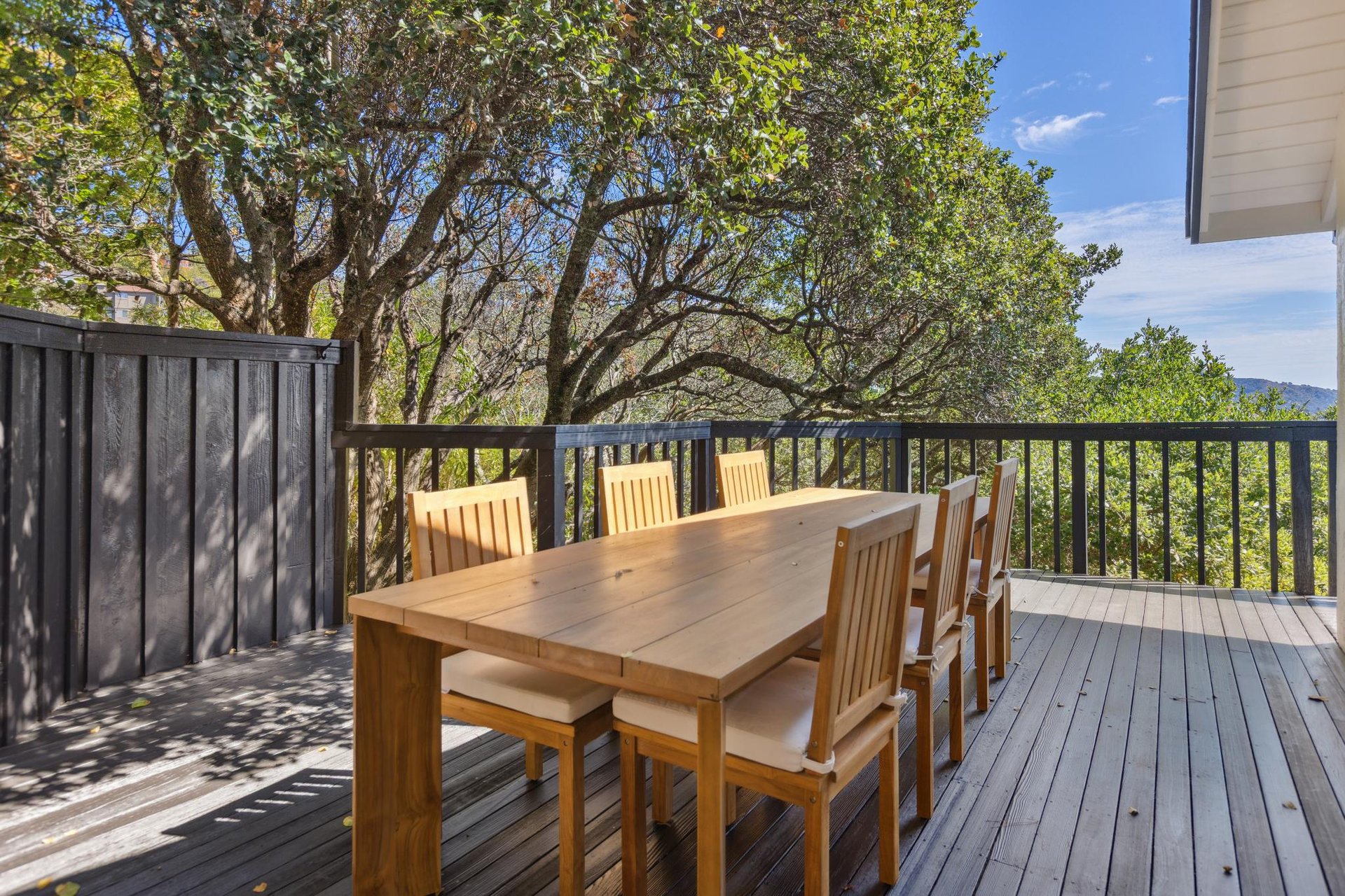 12 Tara View Road