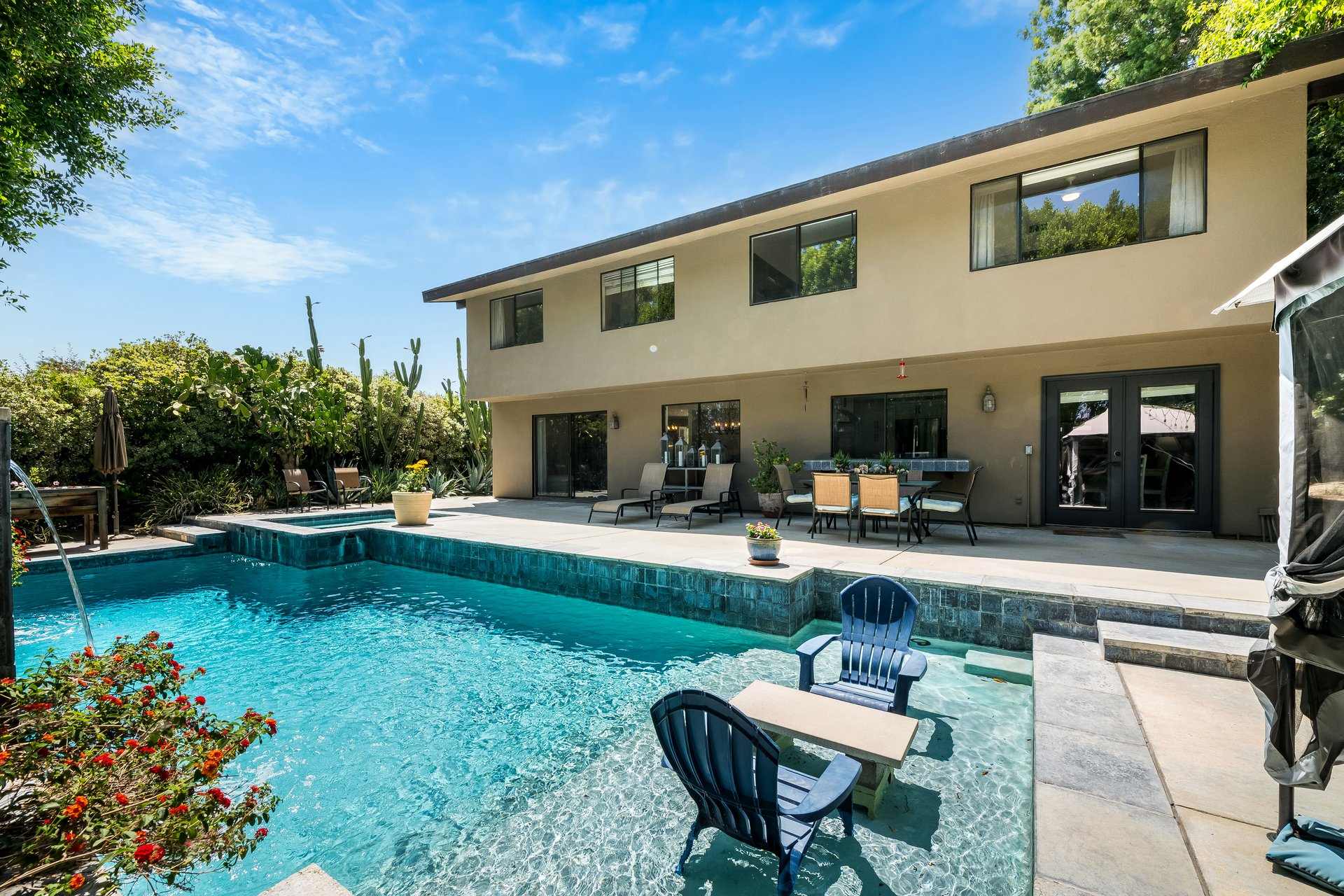 24417 Clipstone St, Woodland Hills 