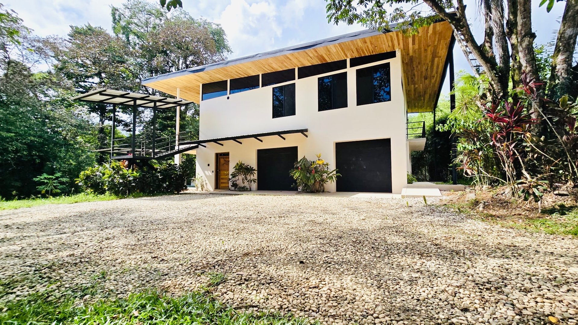 Jardines del Morete Riverside Oasis | Elegant 5 Bed Luxury Home