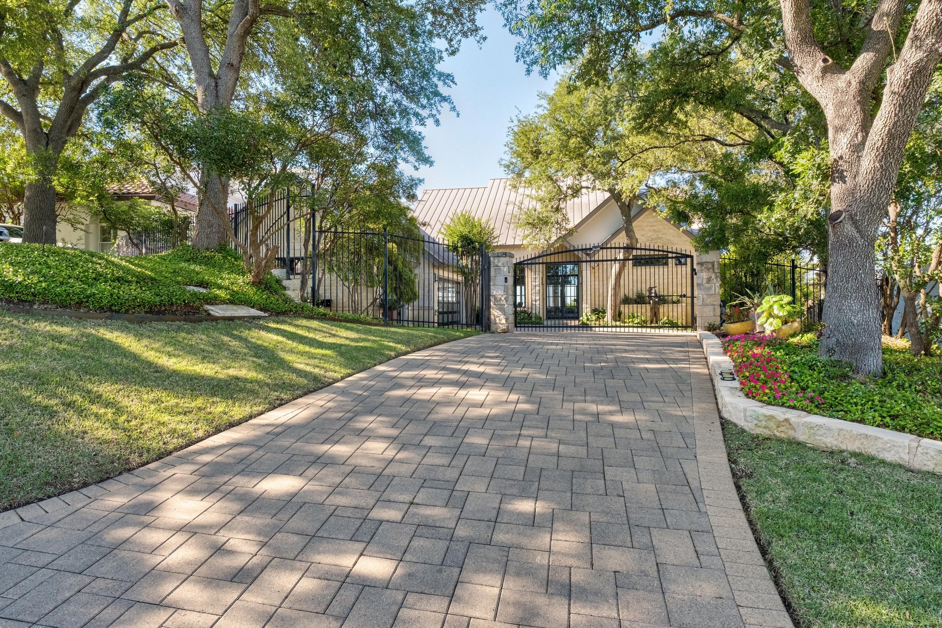 6605 W Courtyard Drive