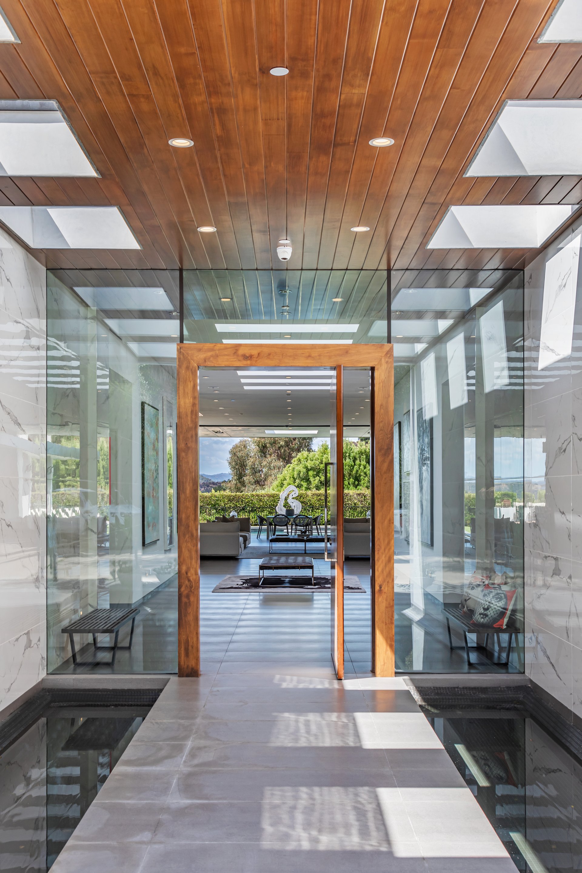 2002 LOMA VISTA DR