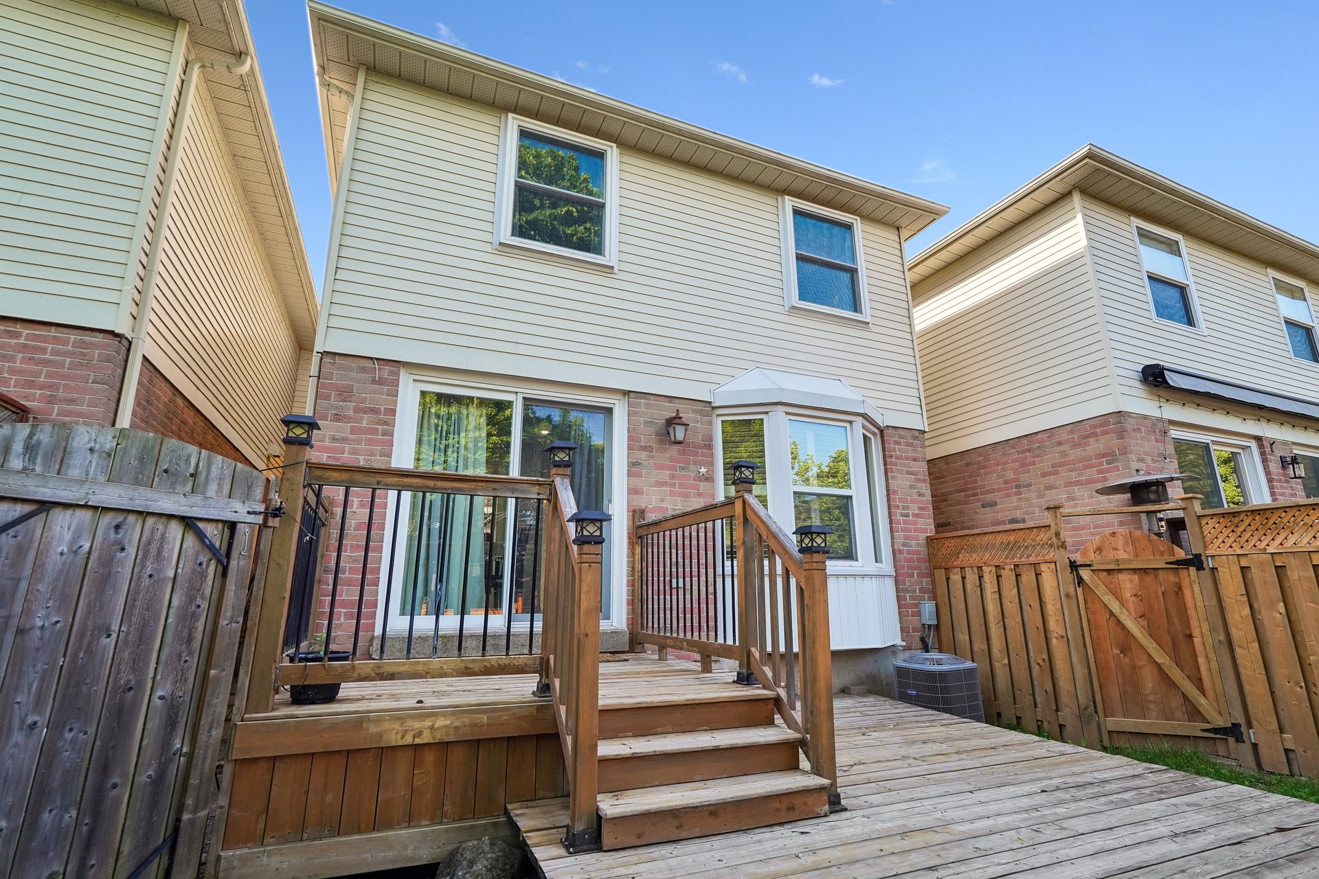 Move-in ready in the heart of Glen Abbey
