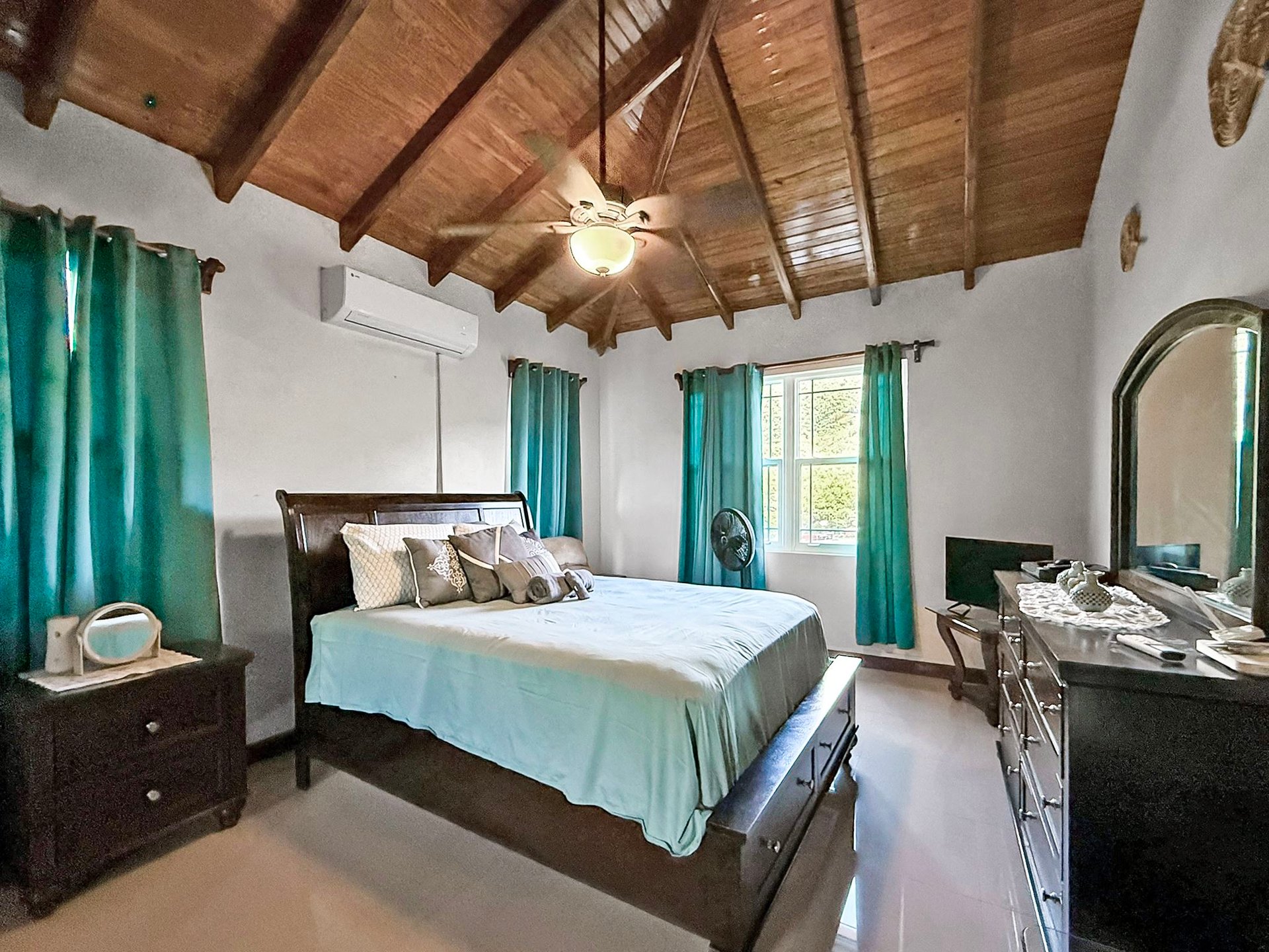 1069 Sea Cows Bay 3 Bedroom Apartment
