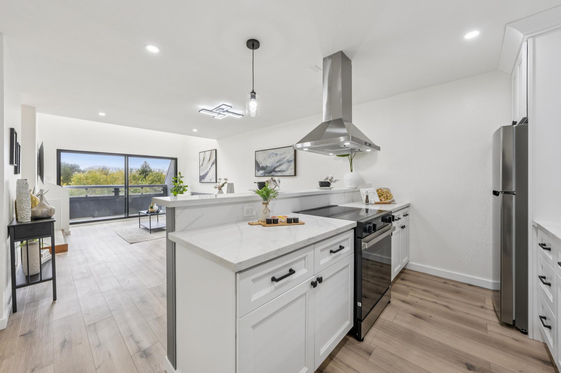 7 Embarcadero West #207