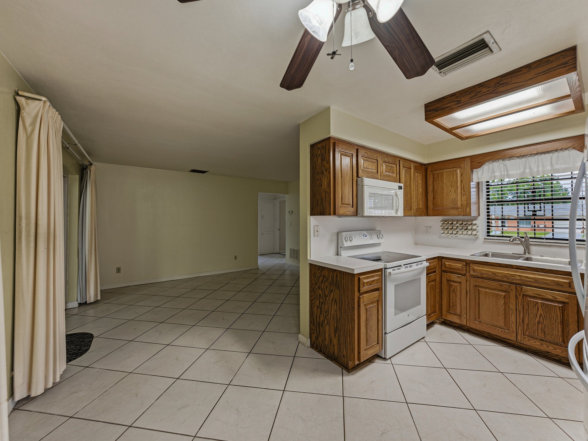 2702 AUBURN AVE W
