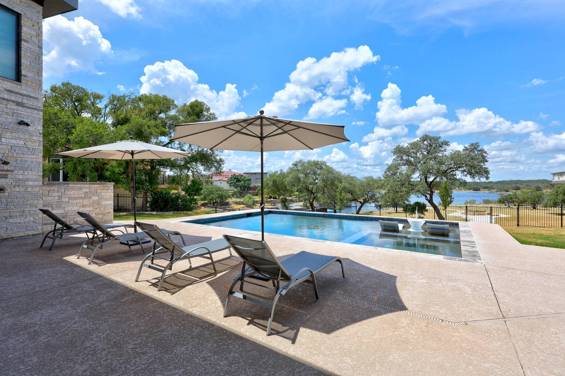 2912 Patriot Drive & 3002 Point Cove