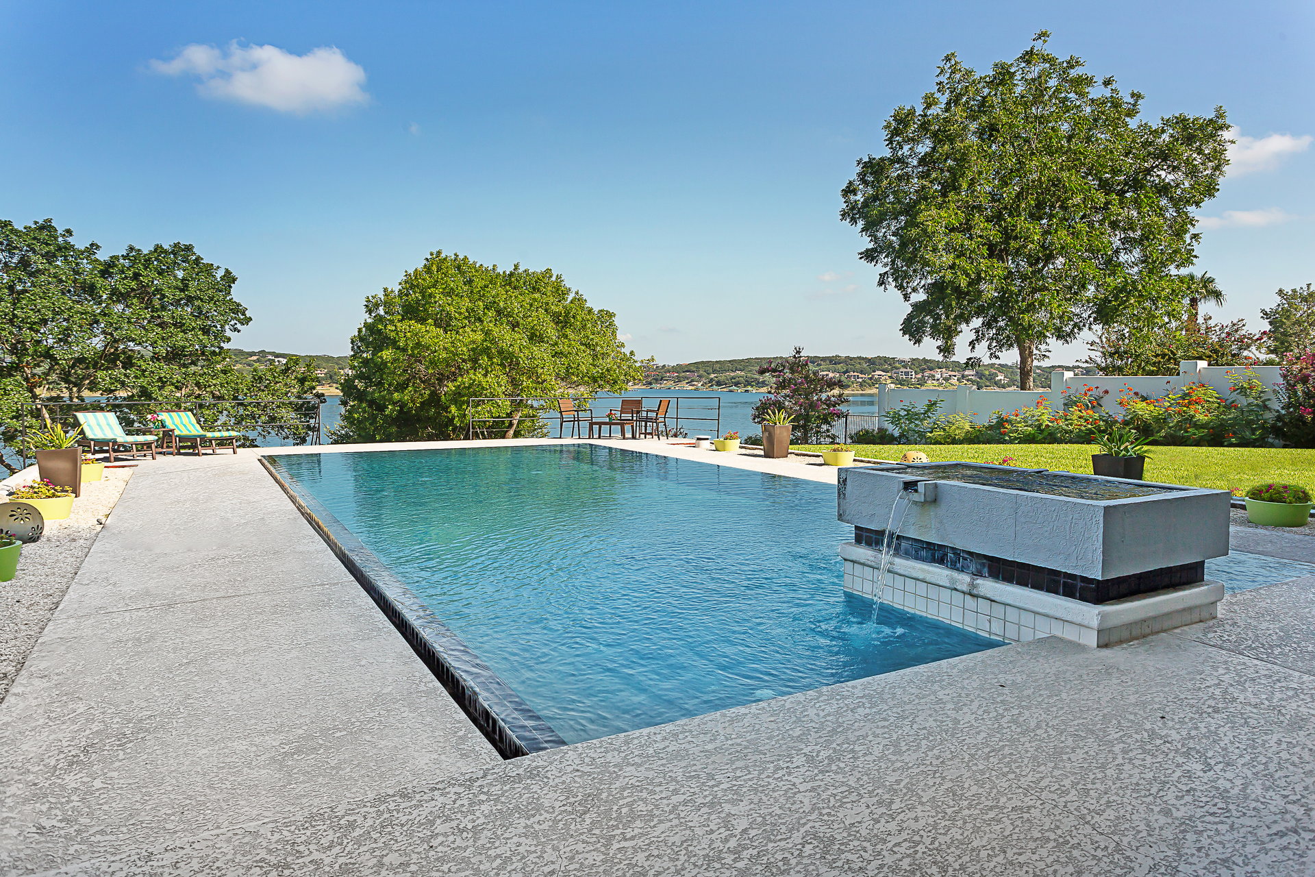 Iconic Lakeway Waterfront