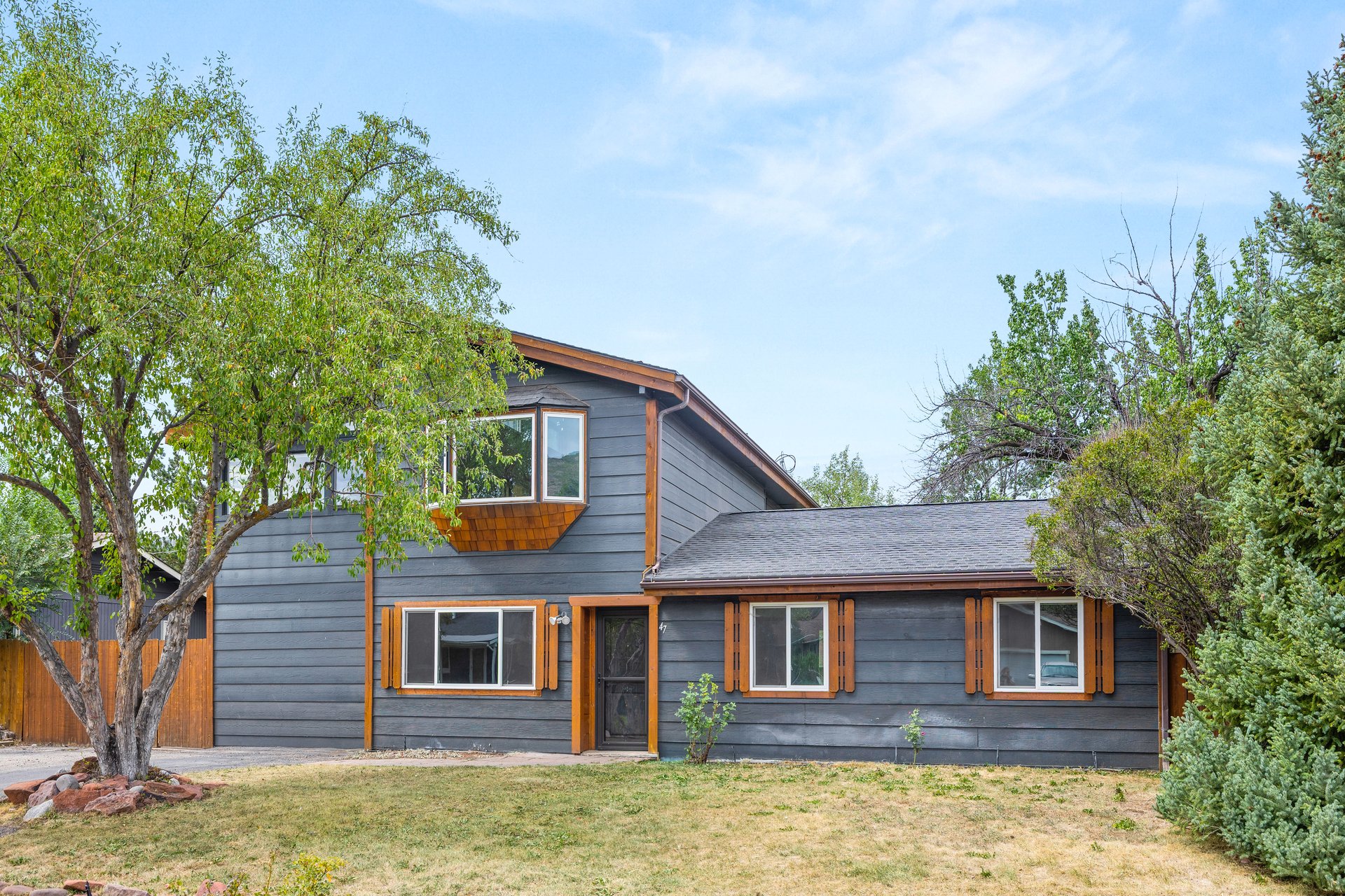 Spacious Mid-Valley Residence Near Crown Mountain Park