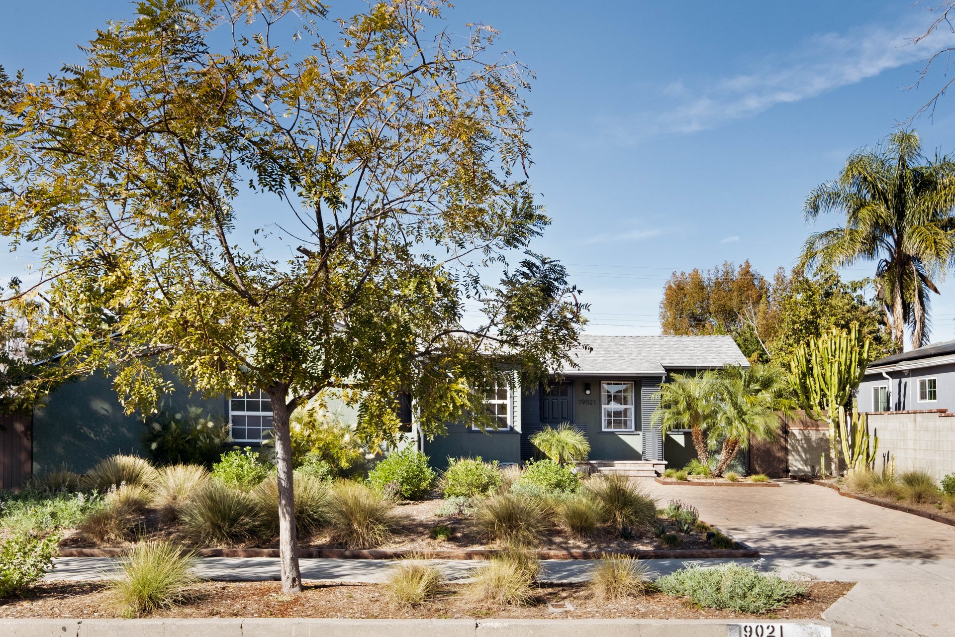 Effortless California Living in This Tarzana Ranch