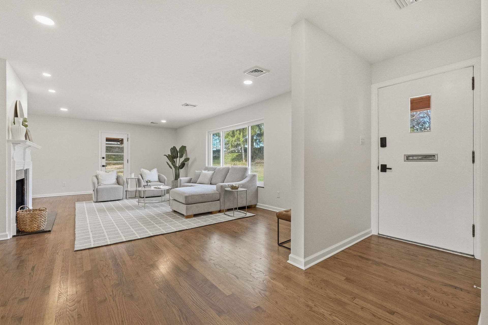 954 Lakemont Dr