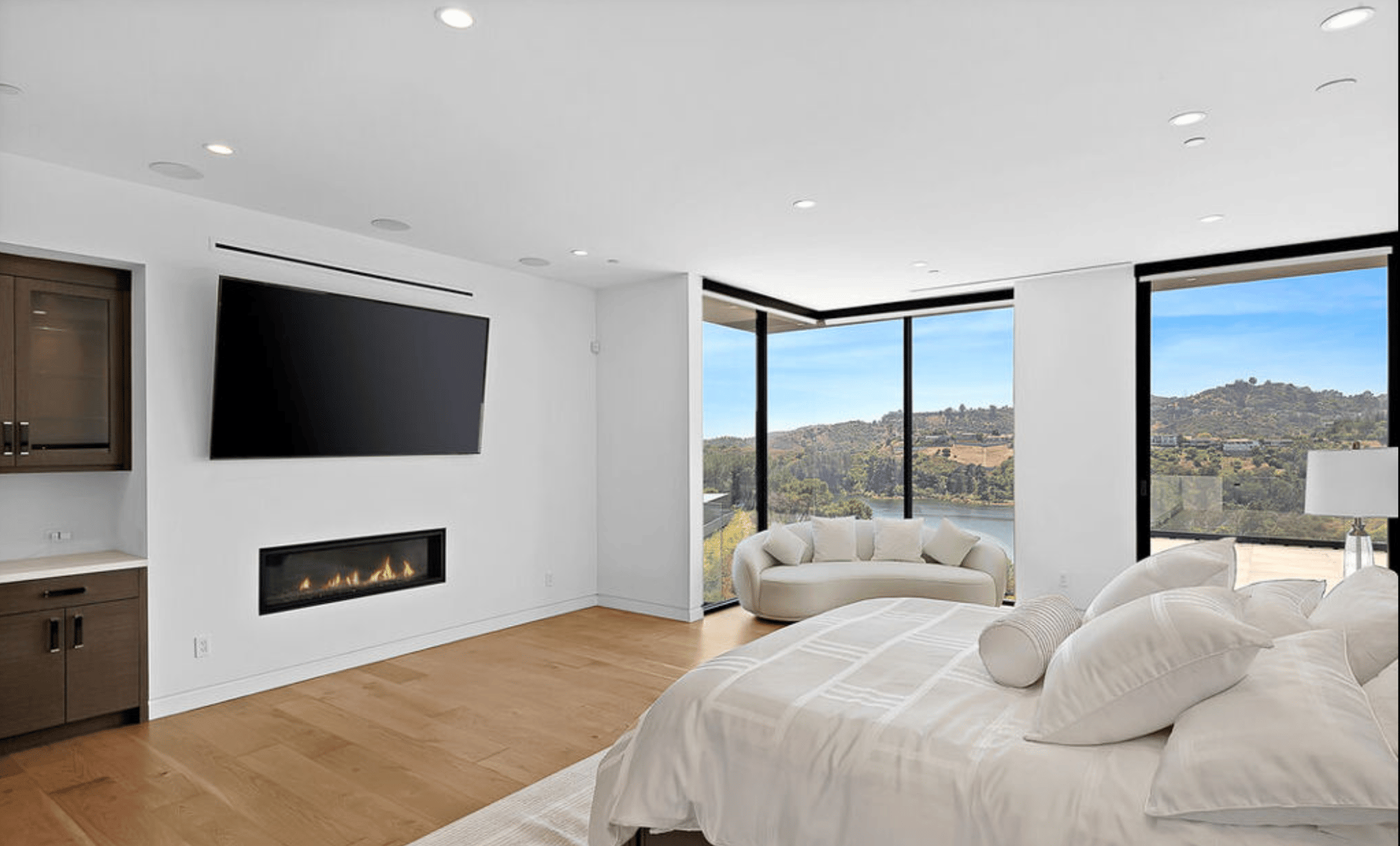 Lakeview Aura, Mirror Lake Drive, 90068