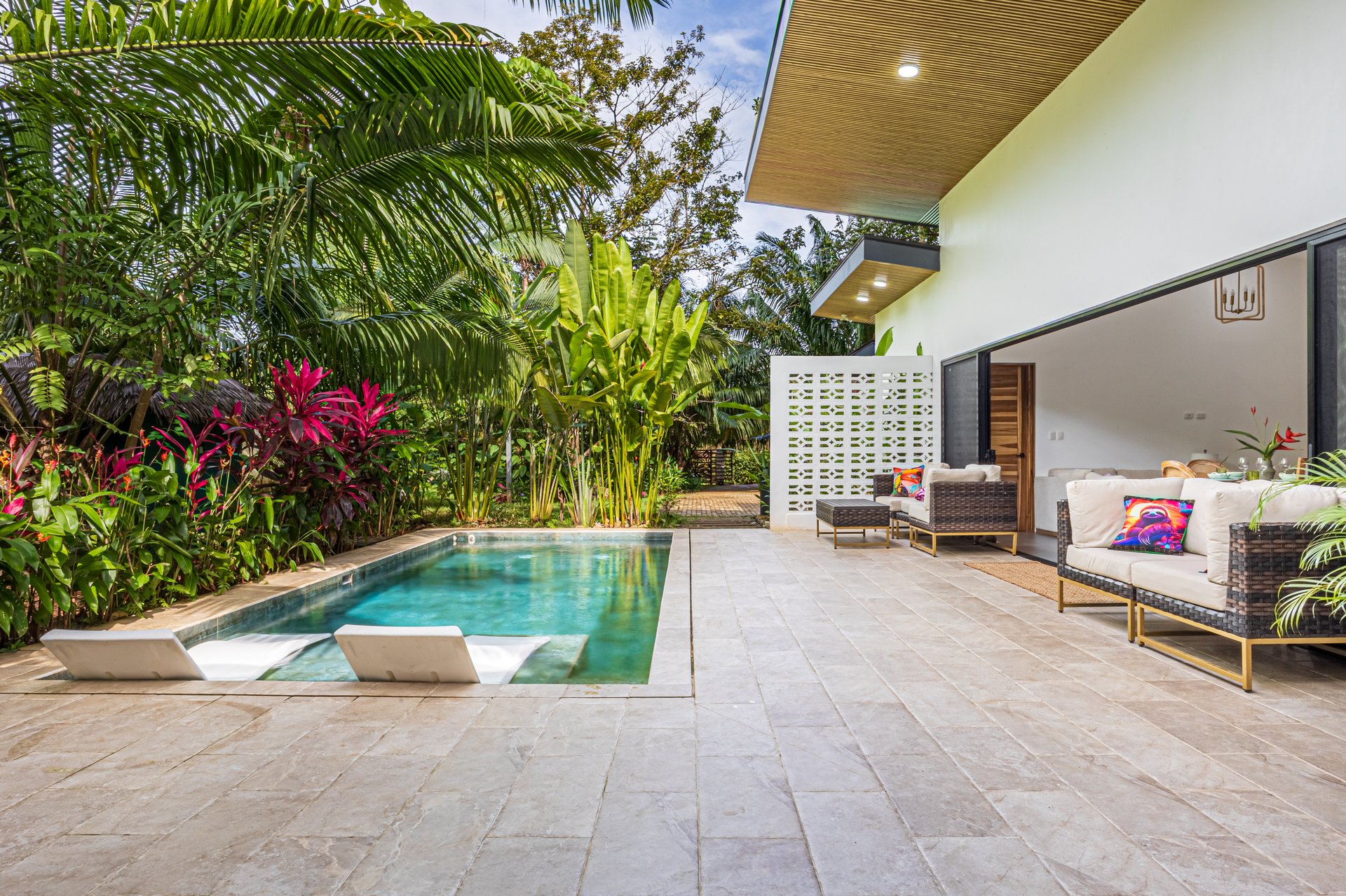 CASA PALMA VERDE – 3 Bedroom & 3 Bathroom Home with Bathtub, Big Pool and Extra Building Site – 0.72 Acres