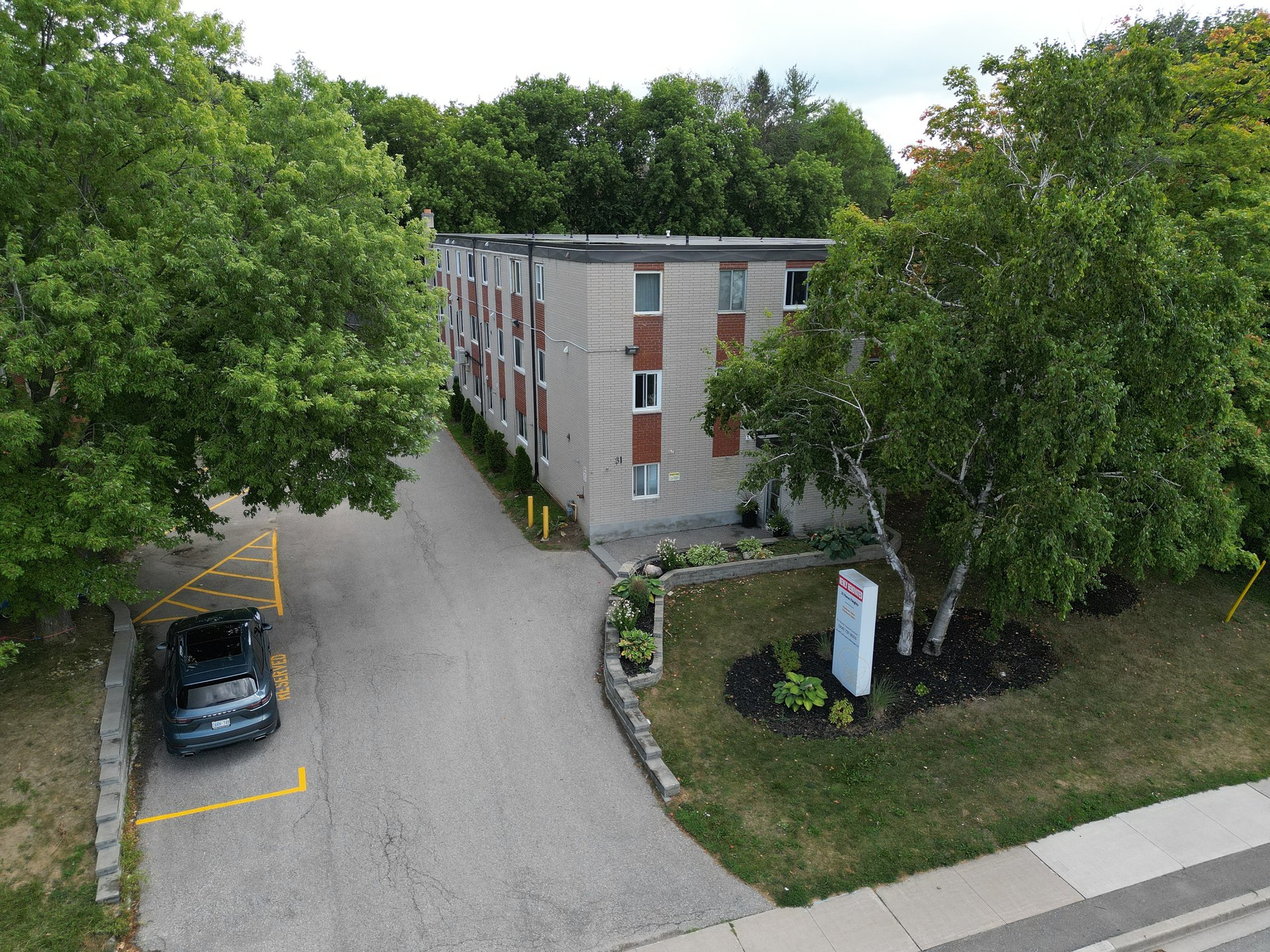 31 Huron Heights Dr