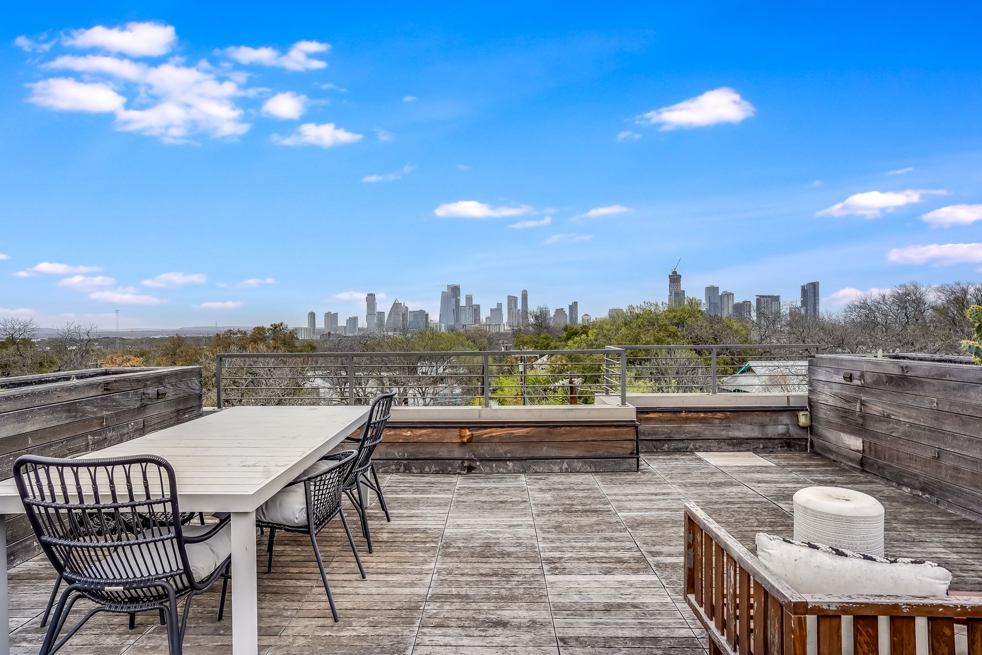 207 W Johanna St