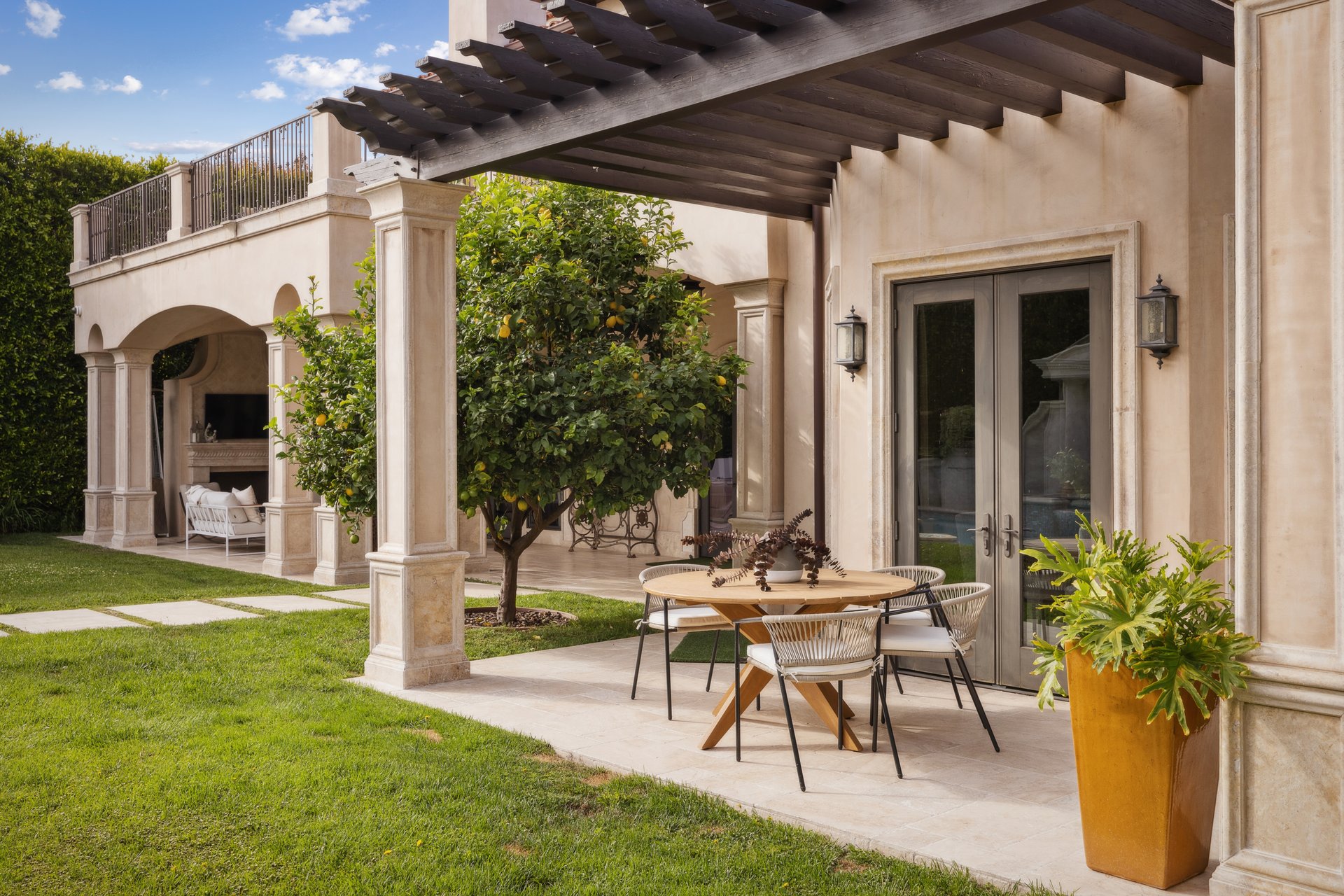 617 N Camden Dr, Beverly Hills