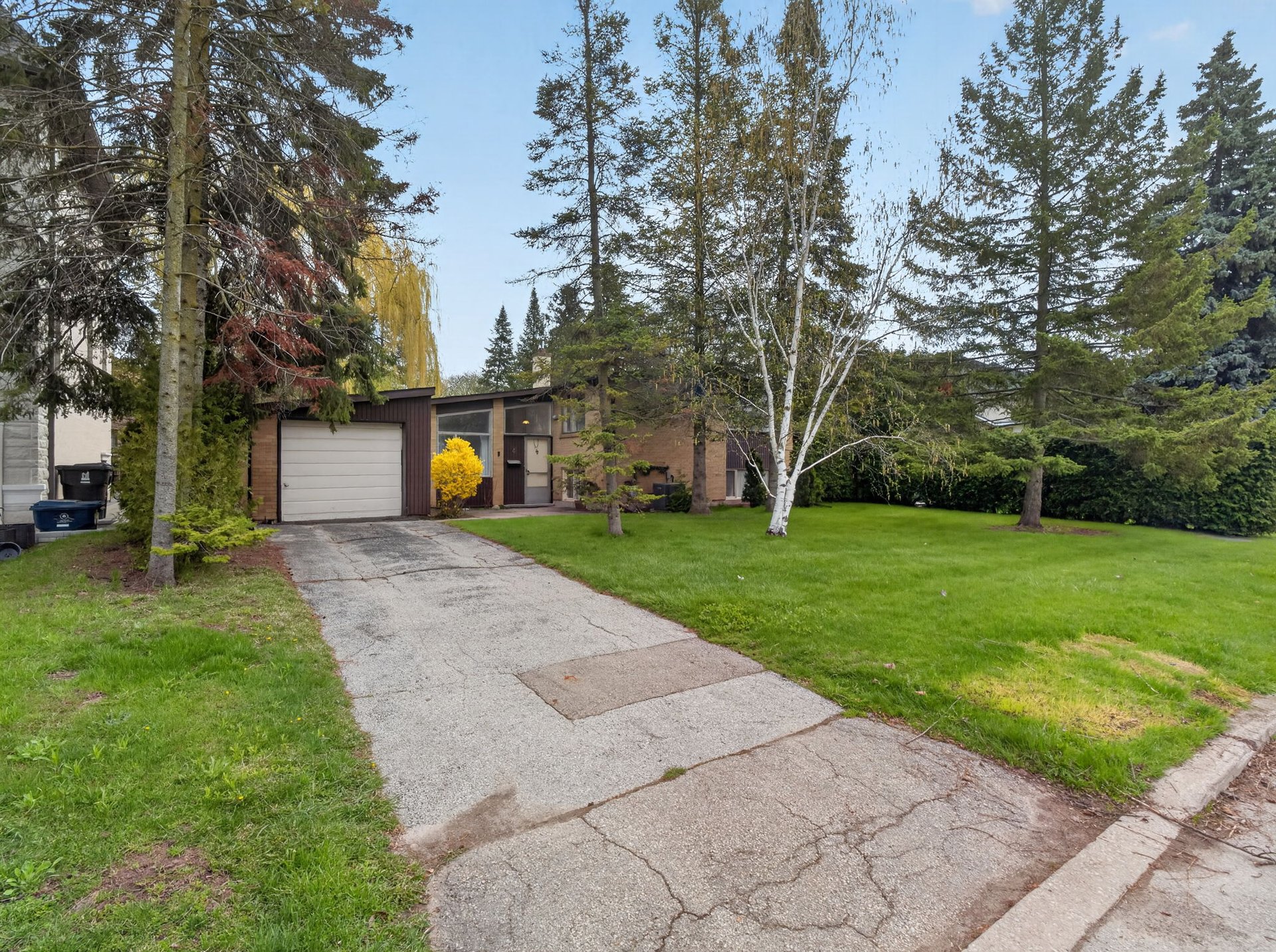 SOLD: Quiet Cul-De-Sac Residence