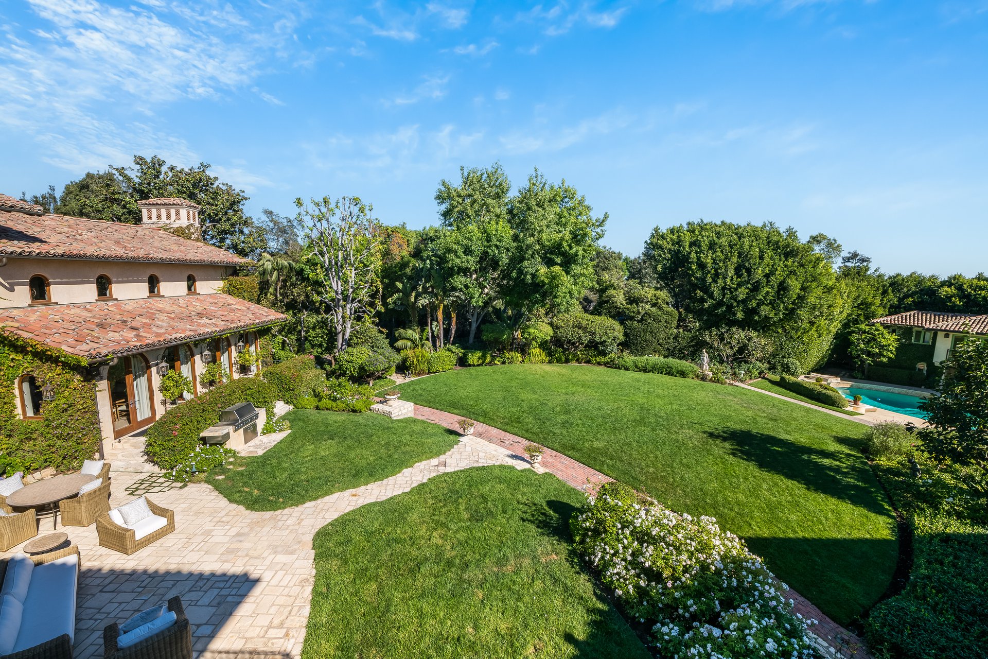 1550 Amalfi DR