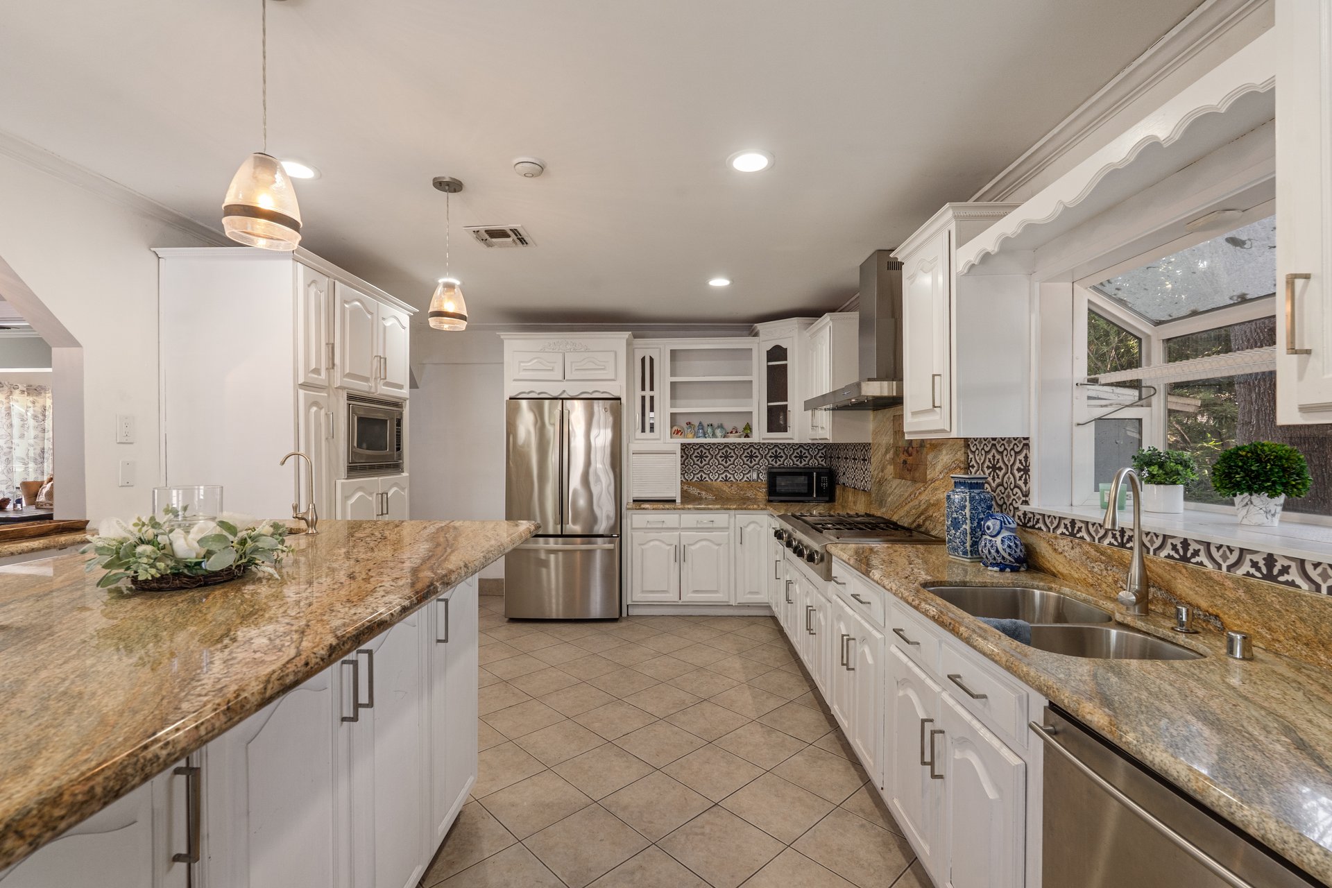 790 N El Molino Ave