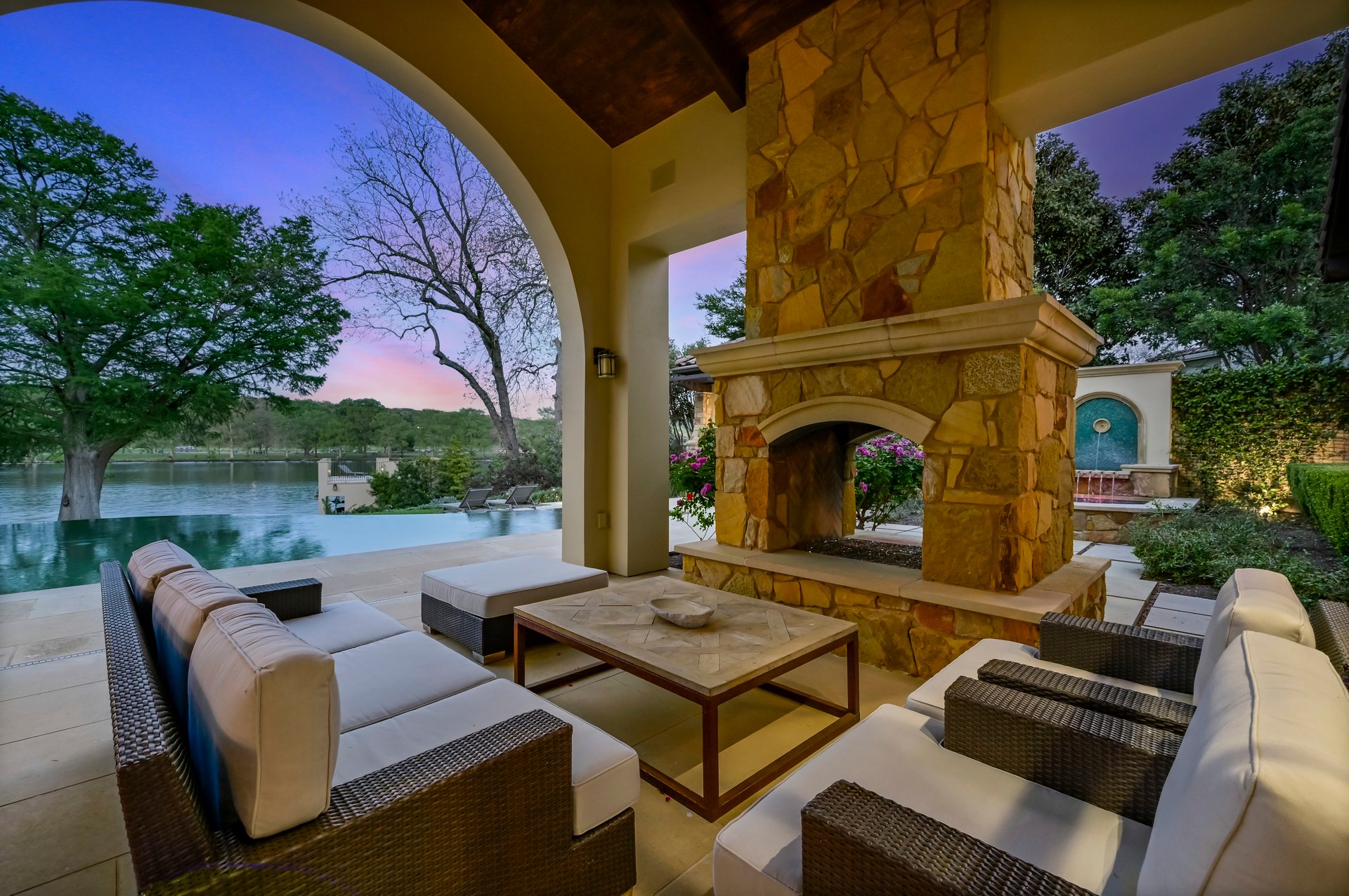 1401 N Weston Lane