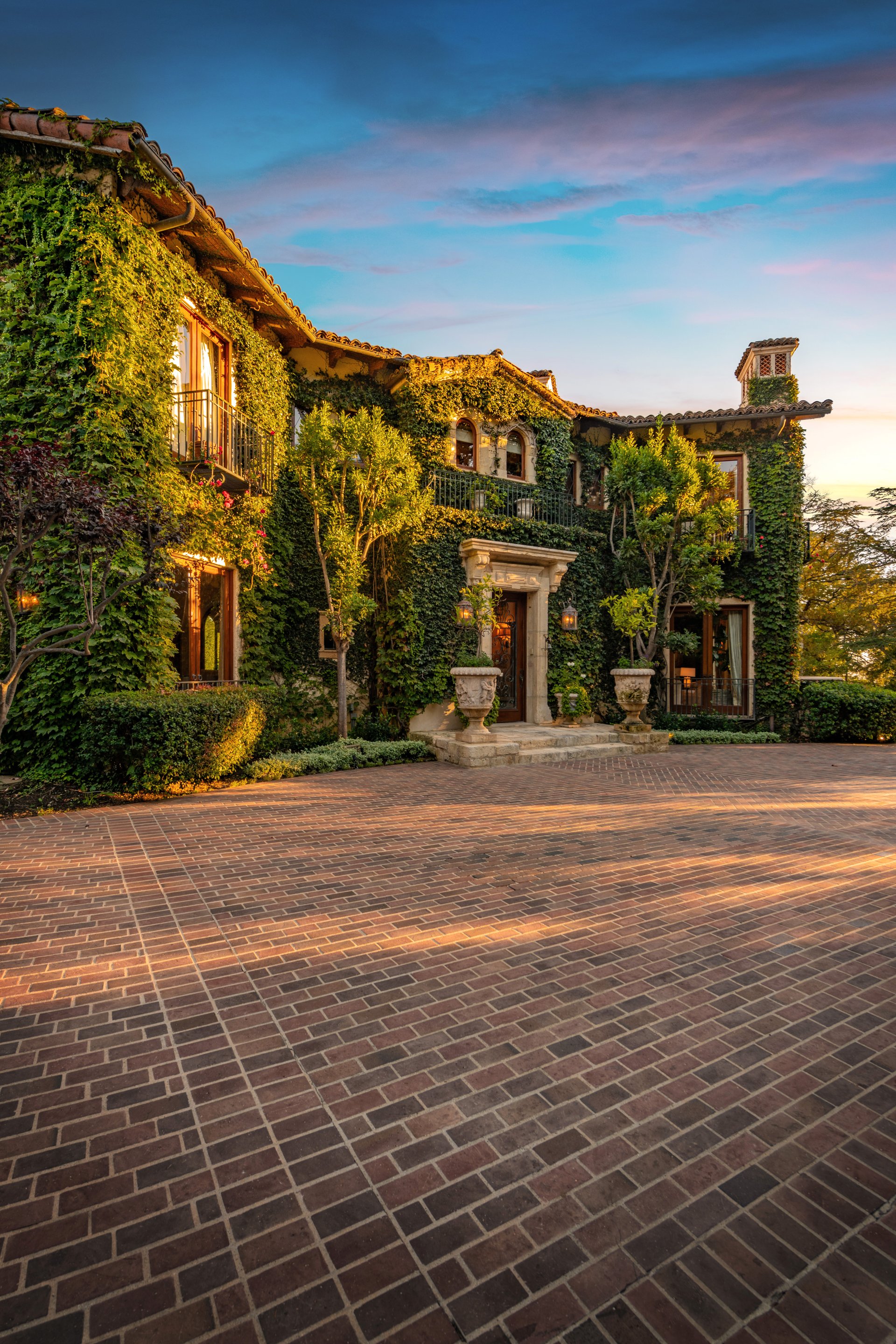 1550 Amalfi DR