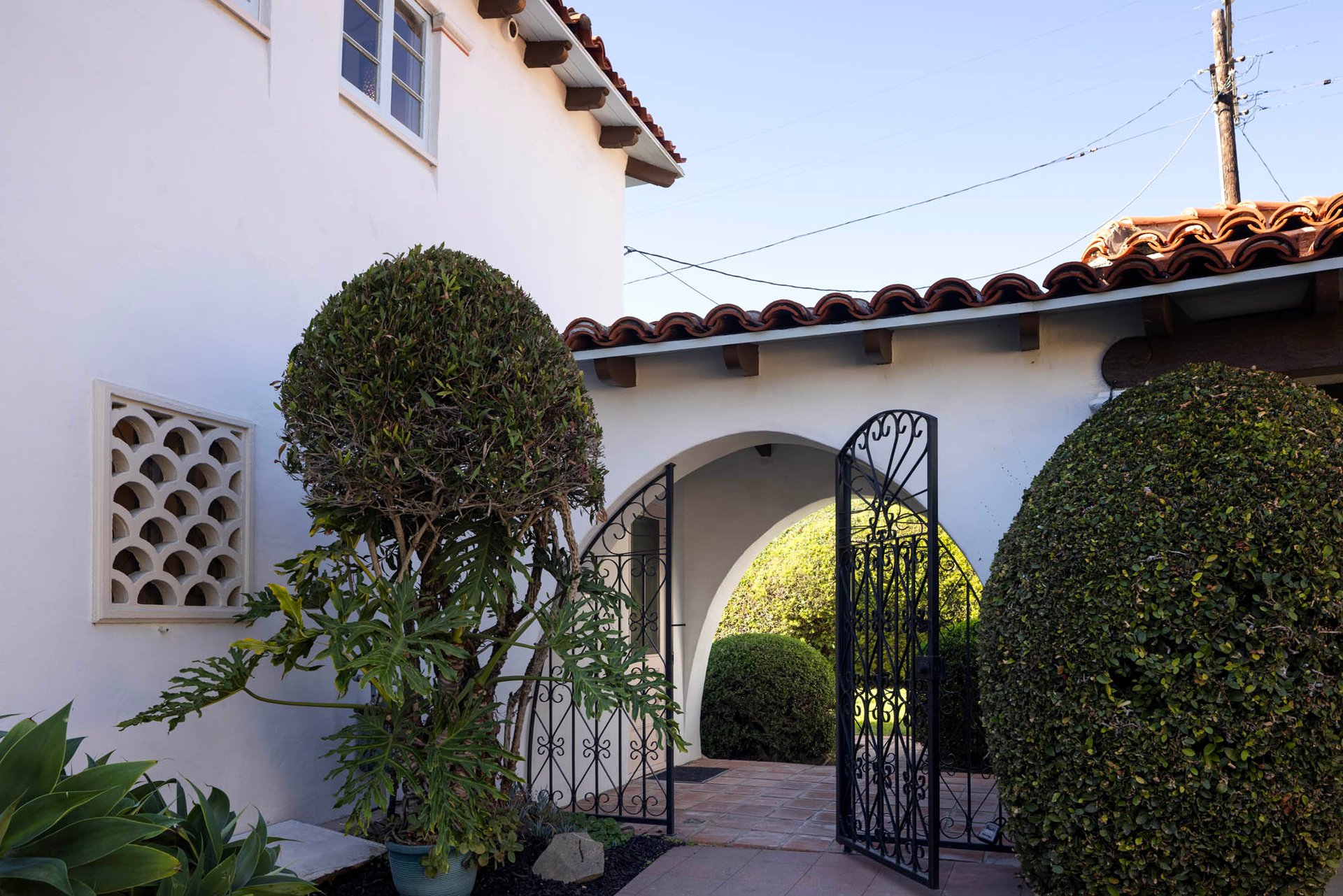 212 W Avenida Valencia