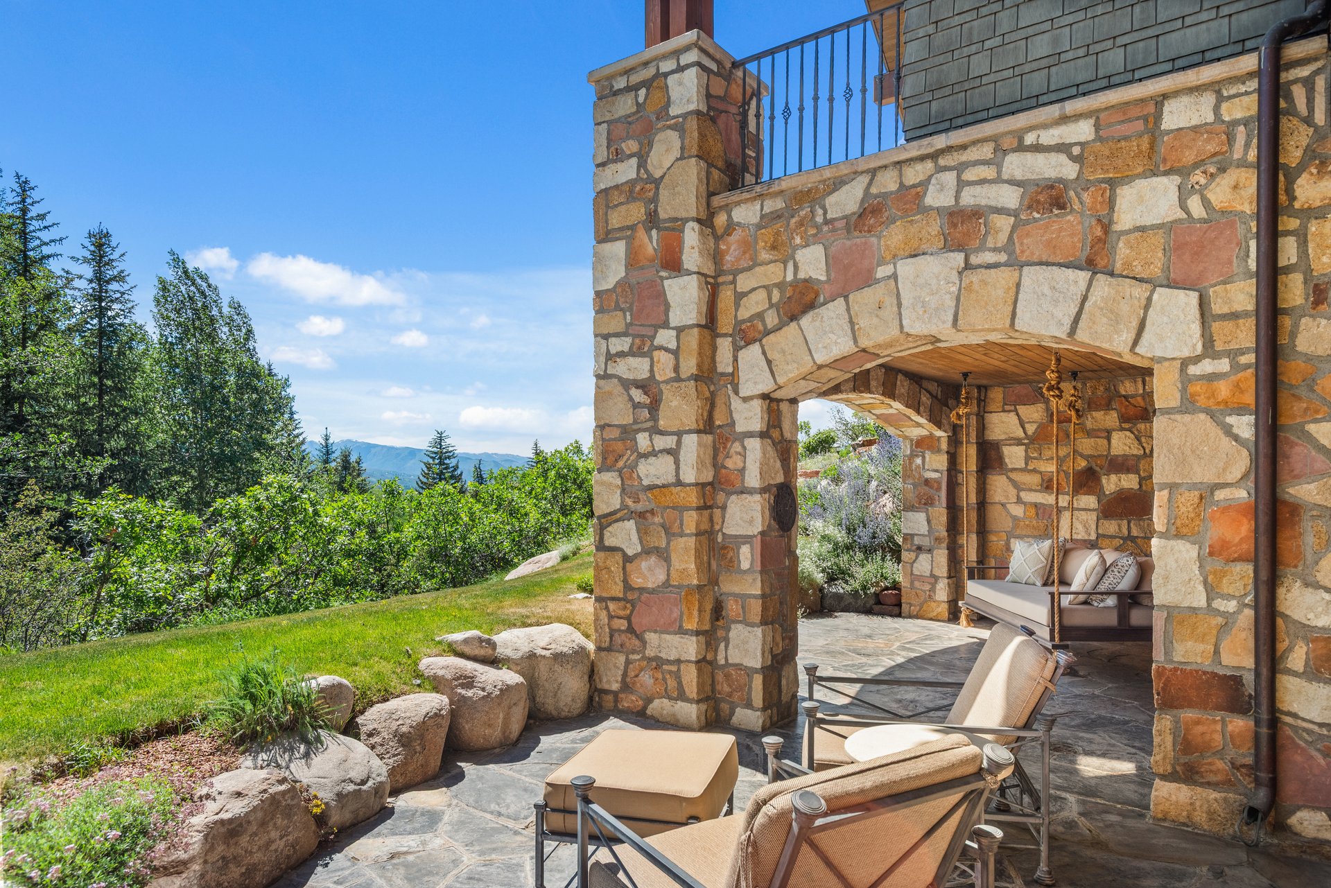863 Hunter Creek
