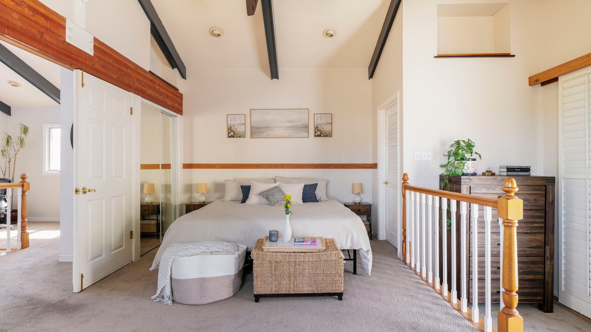 2-Story Historic Cabin Home in La Crescenta - Breathtaking Verdugo Mountain Views!