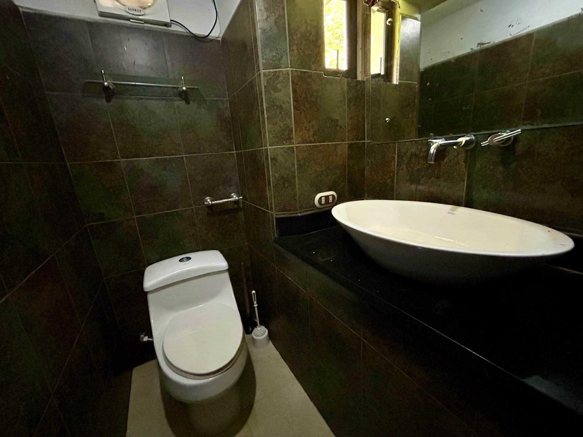 Fixer-Upper Home with an studio Office in Palmar Norte on a 7.58 Acres Property