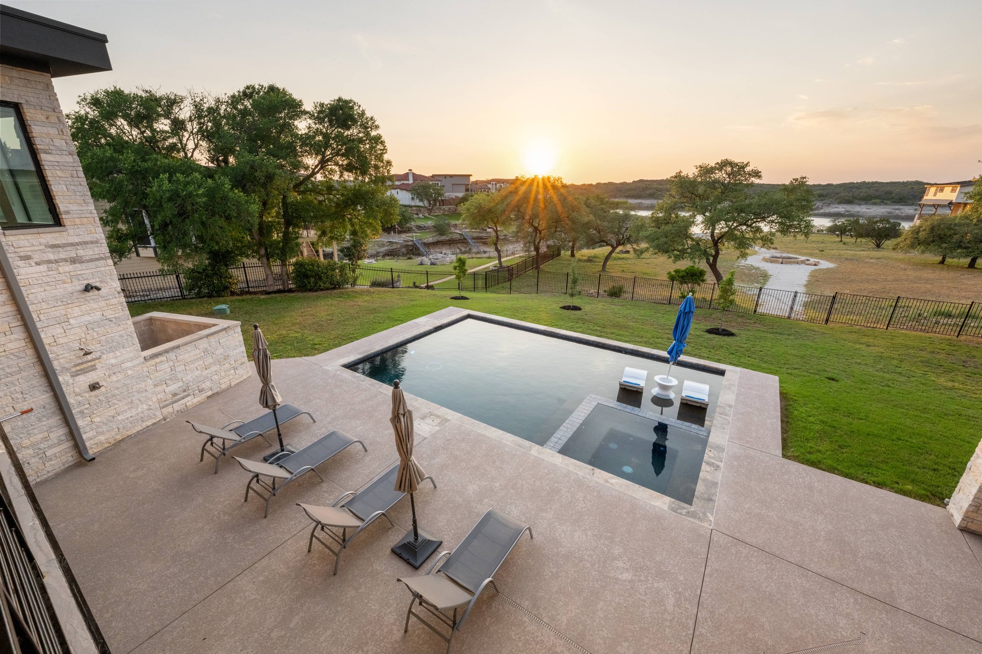 2912 Patriot Drive & 3002 Point Cove