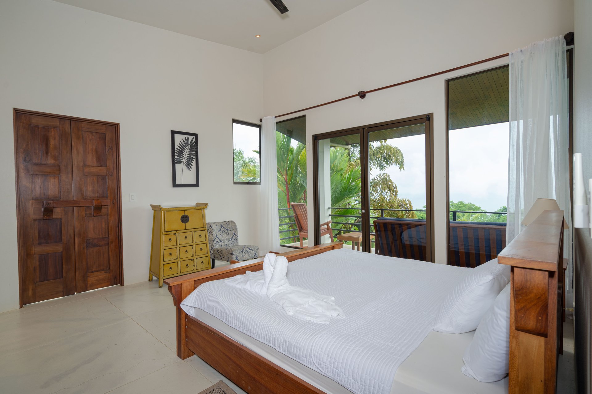 Stylish 4 bedroom home in the popular Dominicalito community, 7 minutes to the beach