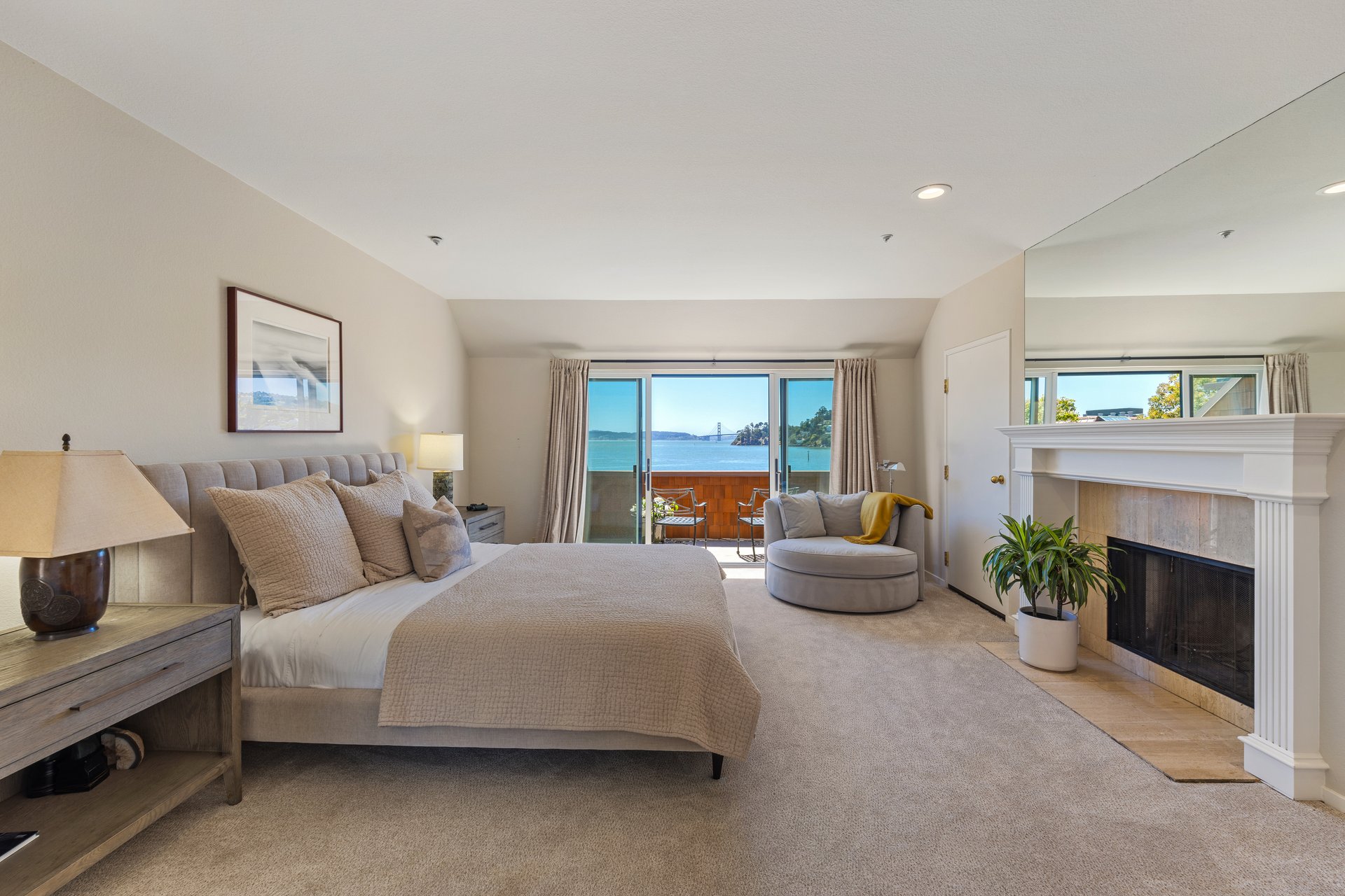 Luxury Condo with Sweeping Bay Views