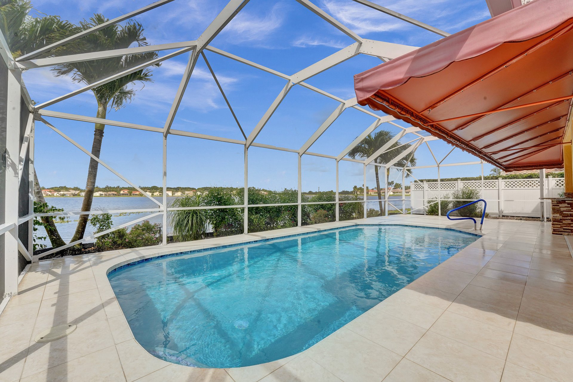949 Crestview Cir