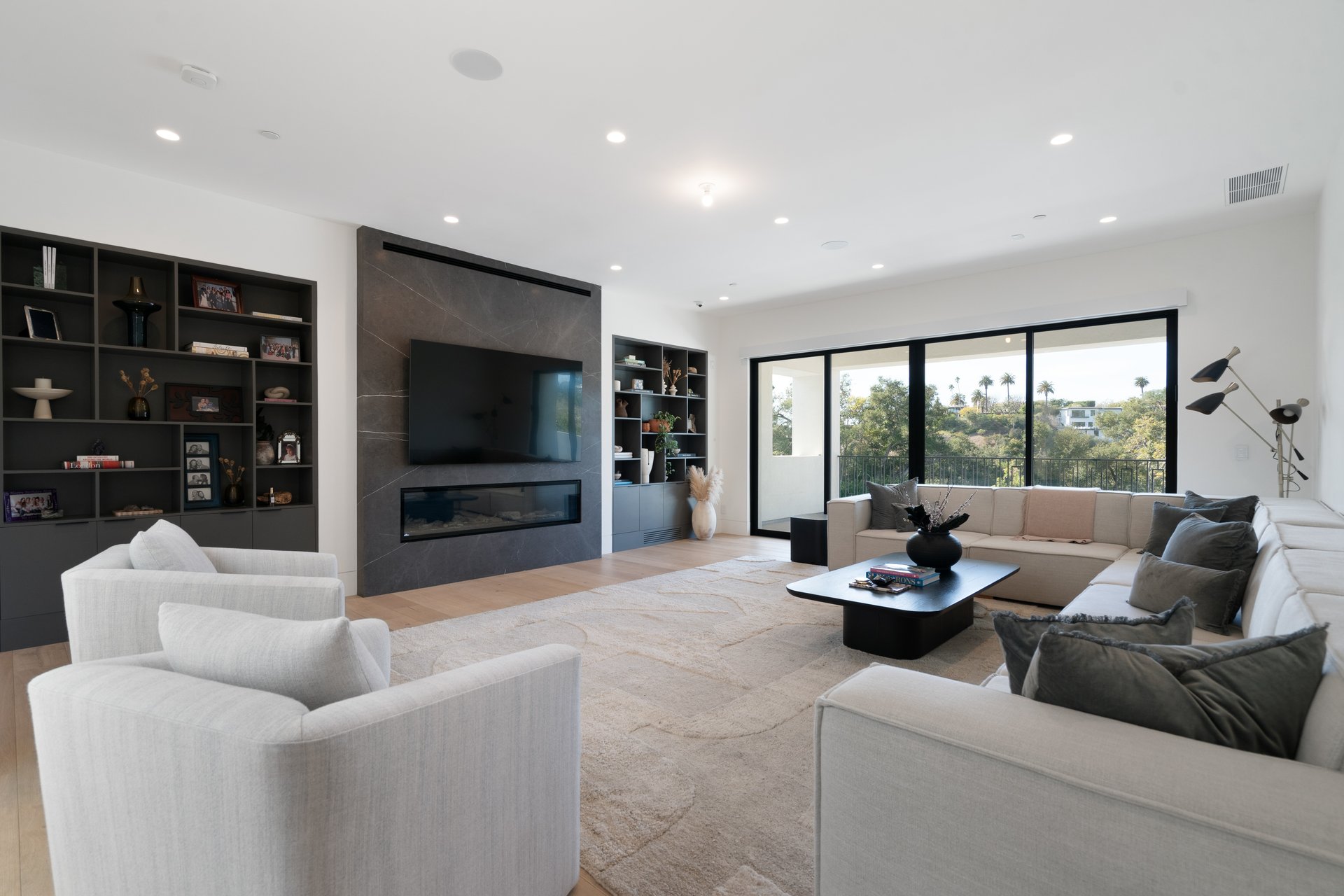 S Rockingham Ave, 90049