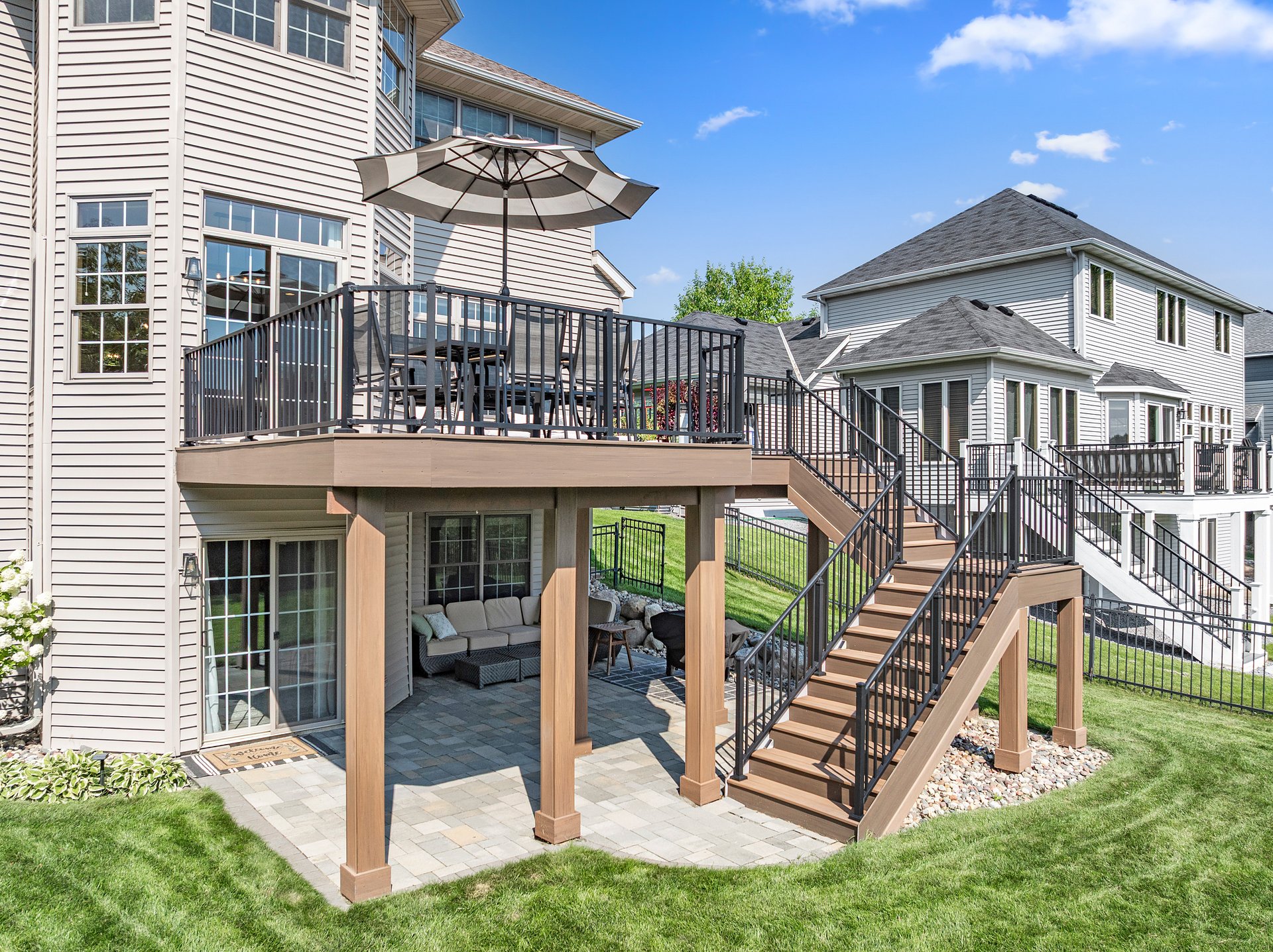 Walkout 2-Story Overlooking the Elm Creek Park Reserve