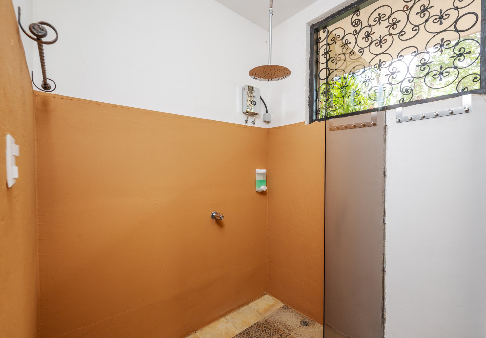 Cornett Retreat | Multi-Unit Colonial Compound 10 Mins to Playa Grande