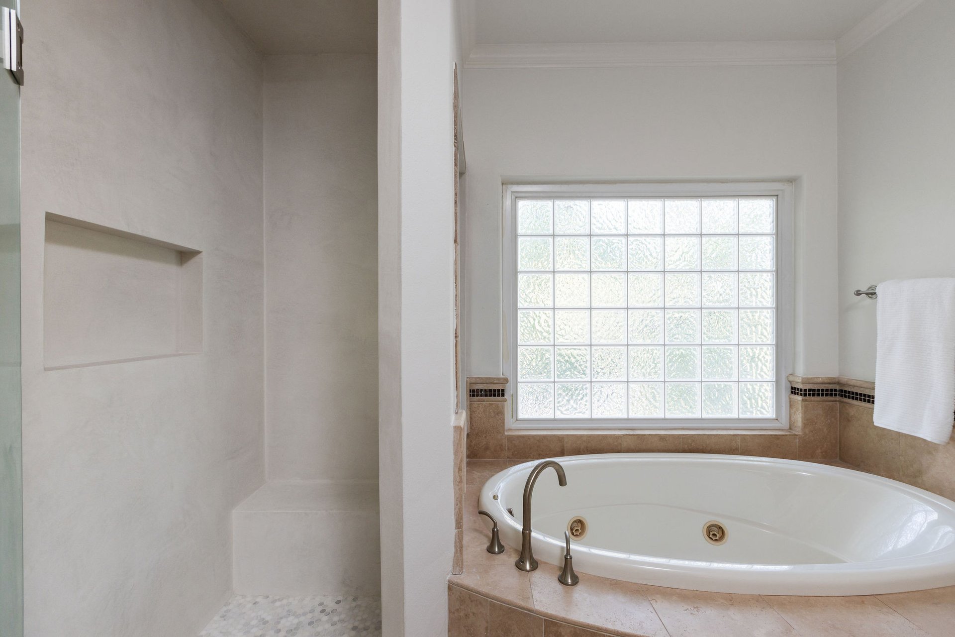 Charming Deep Eddy Retreat