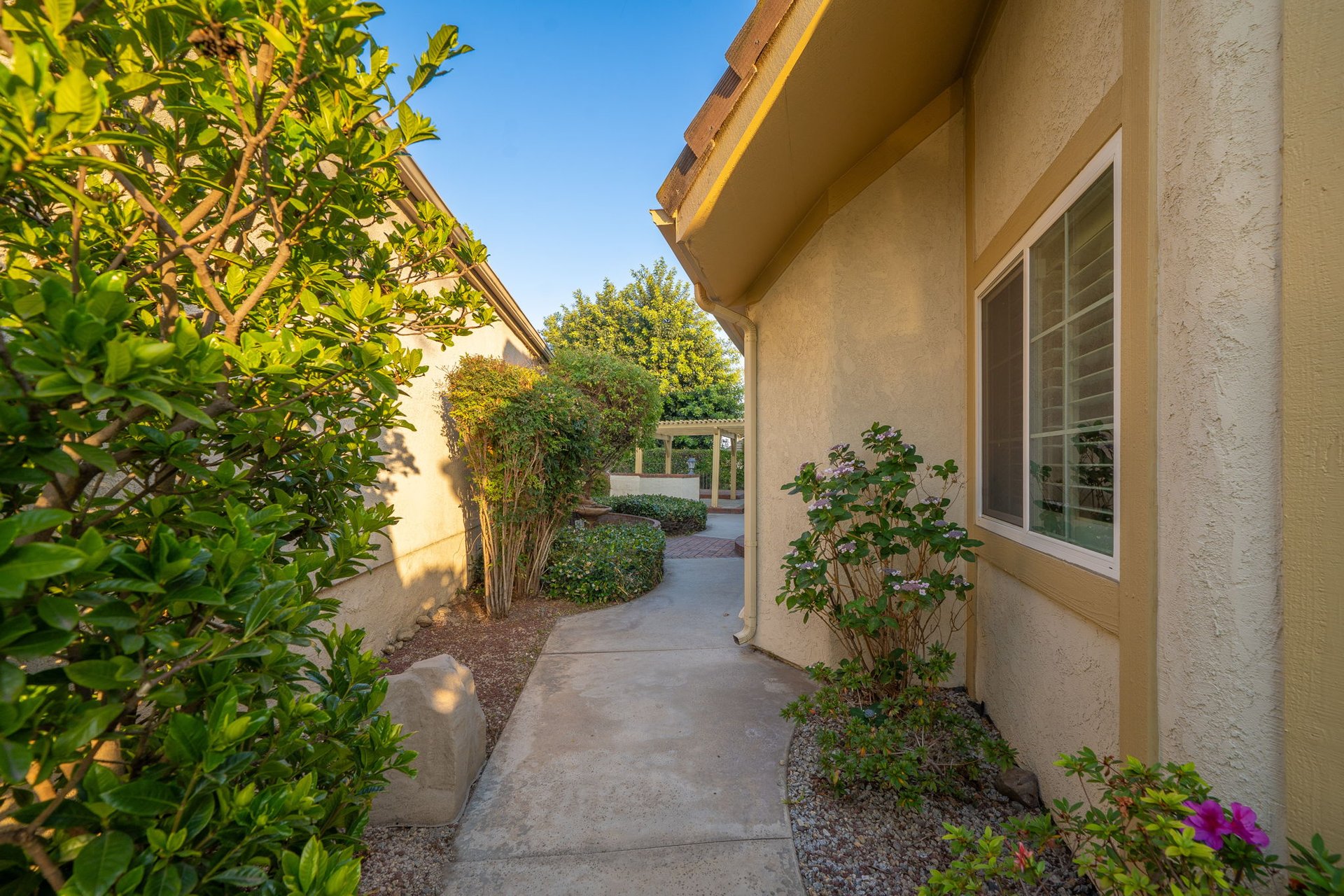 2184 Paris Circle
