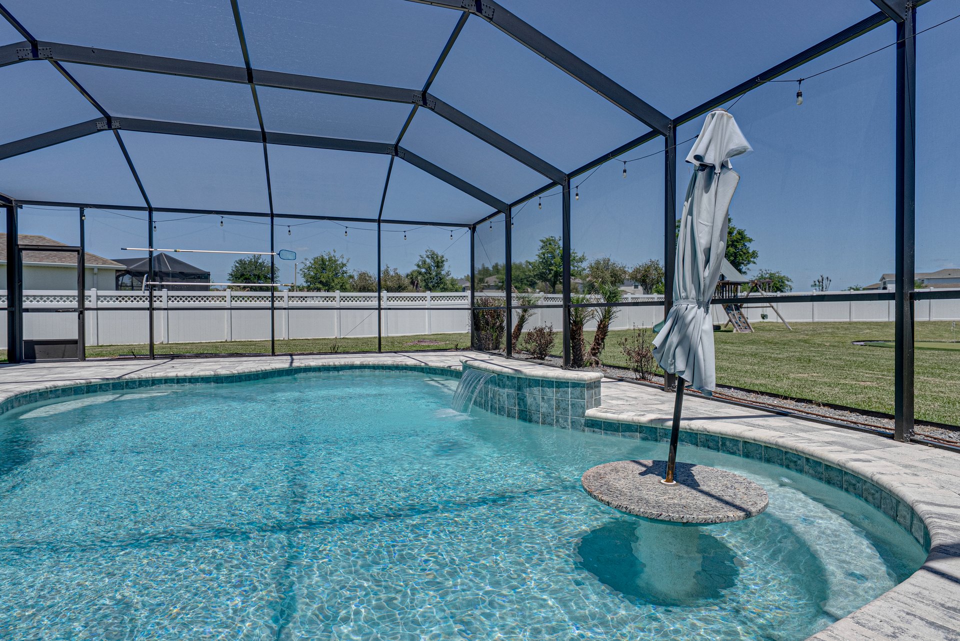 6883 BRADBURY CIR