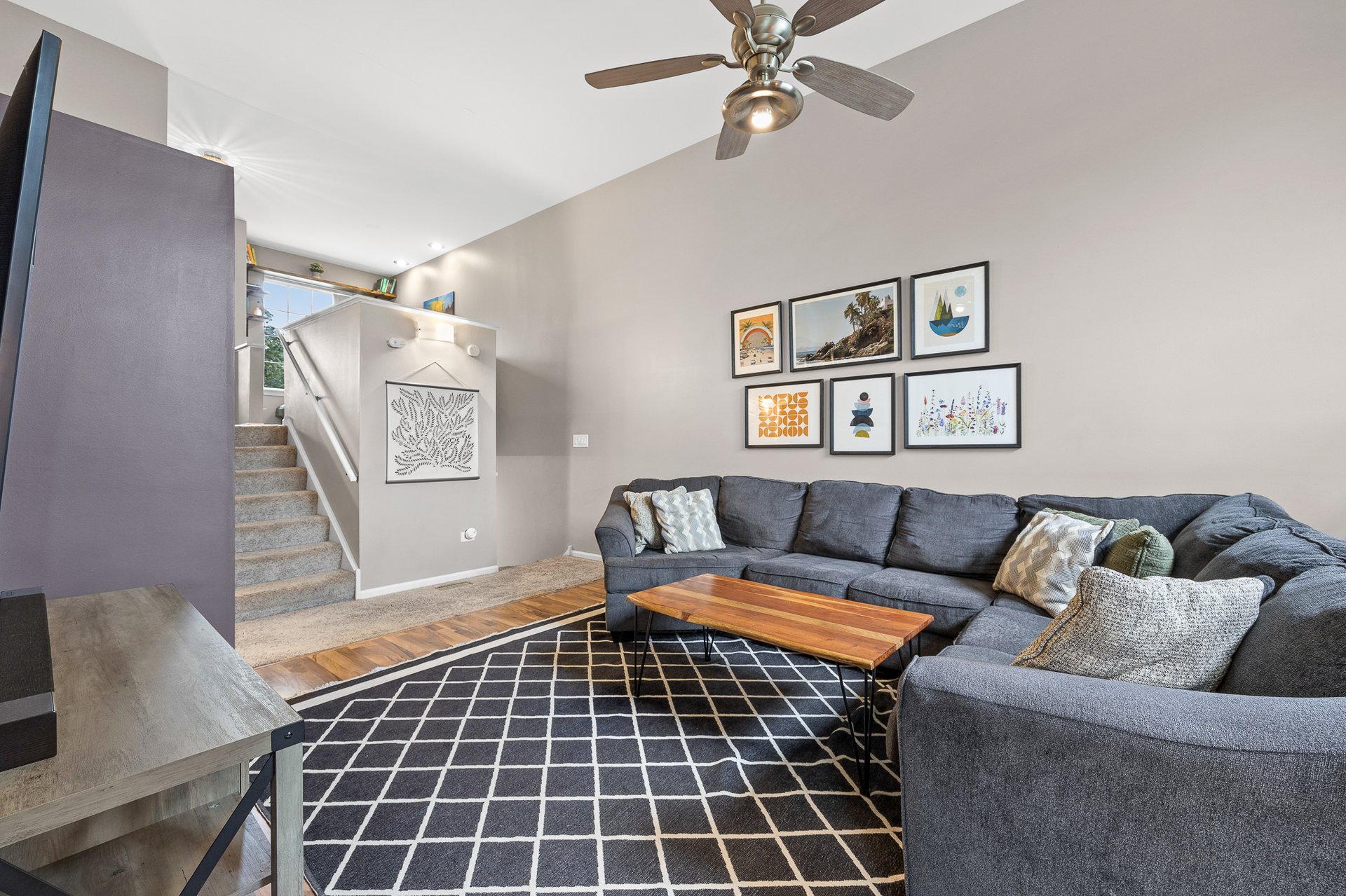 347 Gladstone Ln