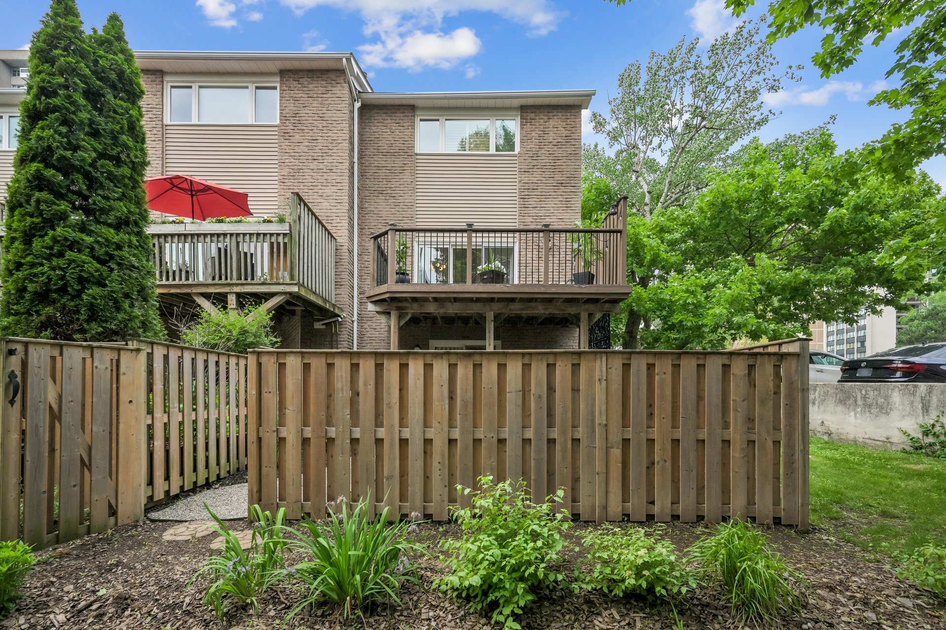 Lakeside living in the heart of Bronte!
