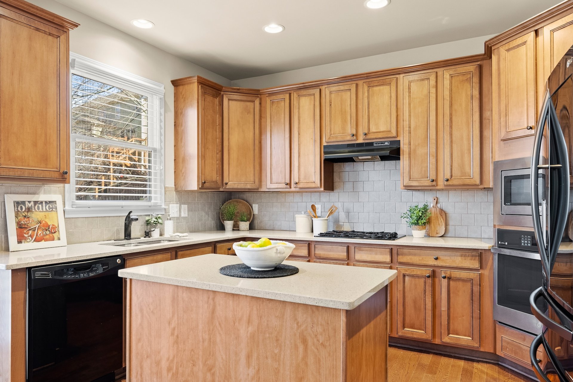7534 Mossy Log Ct, Flowery Branch, GA 30542